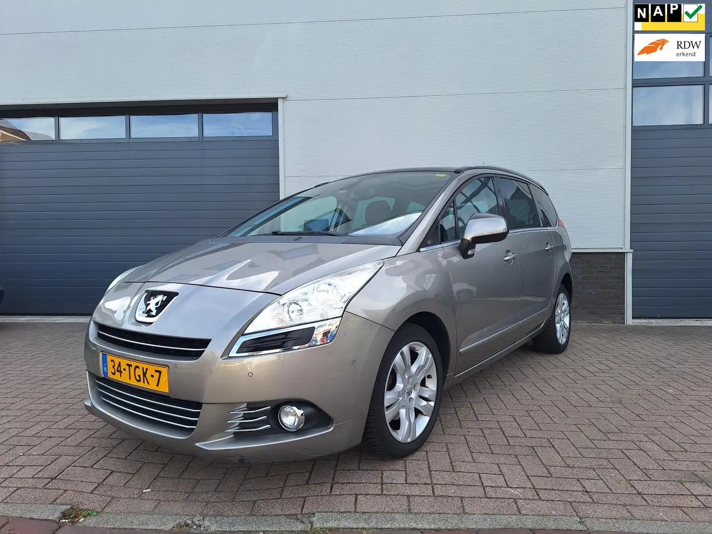 Peugeot 5008 | 1.6 THP Allure 5p. | Airco | Navi | Panorama dak Grijs - 1