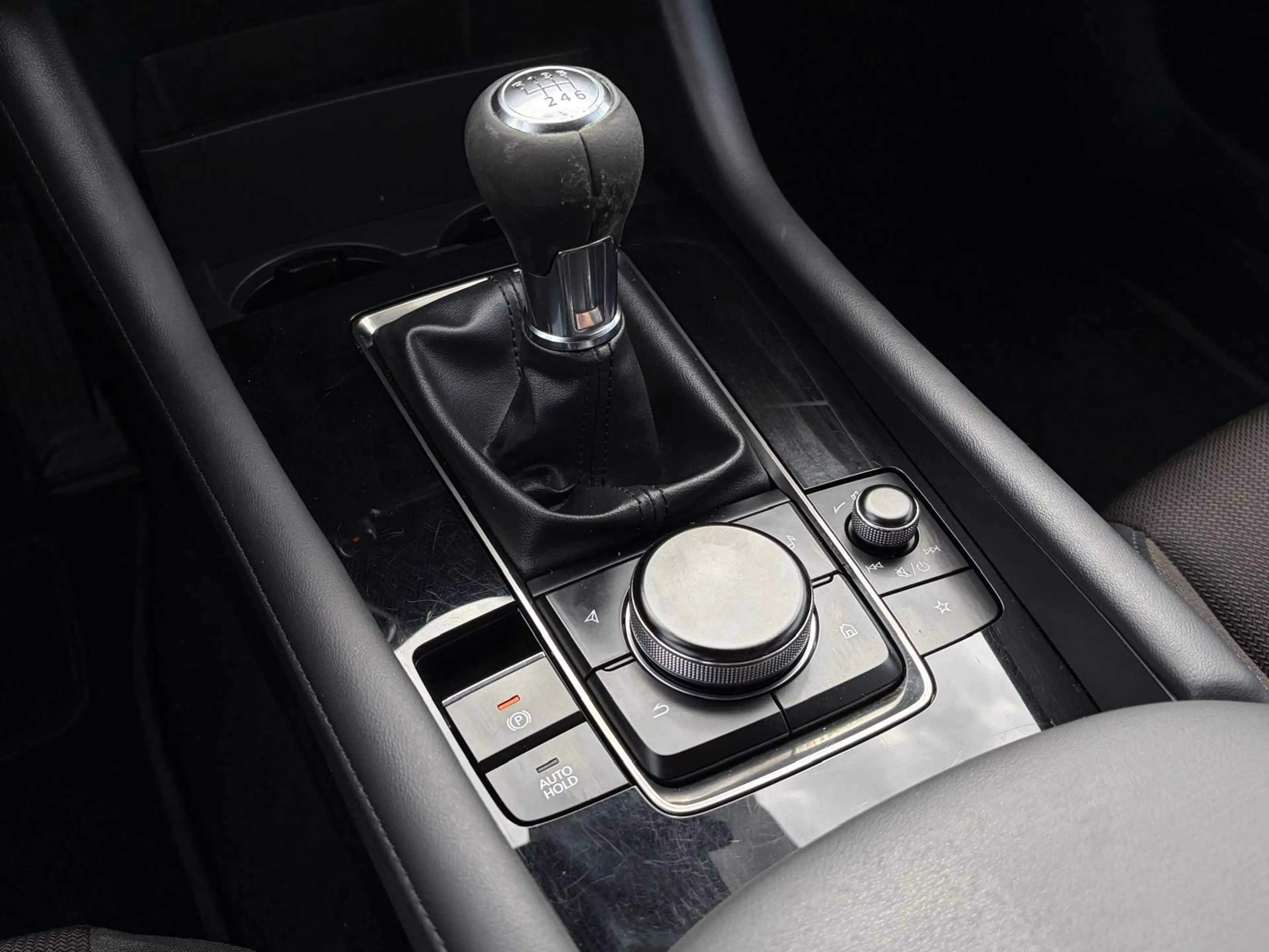 Mazda 3 2.0 e-SkyActiv-G M Hybrid 122 Camera — photo 22