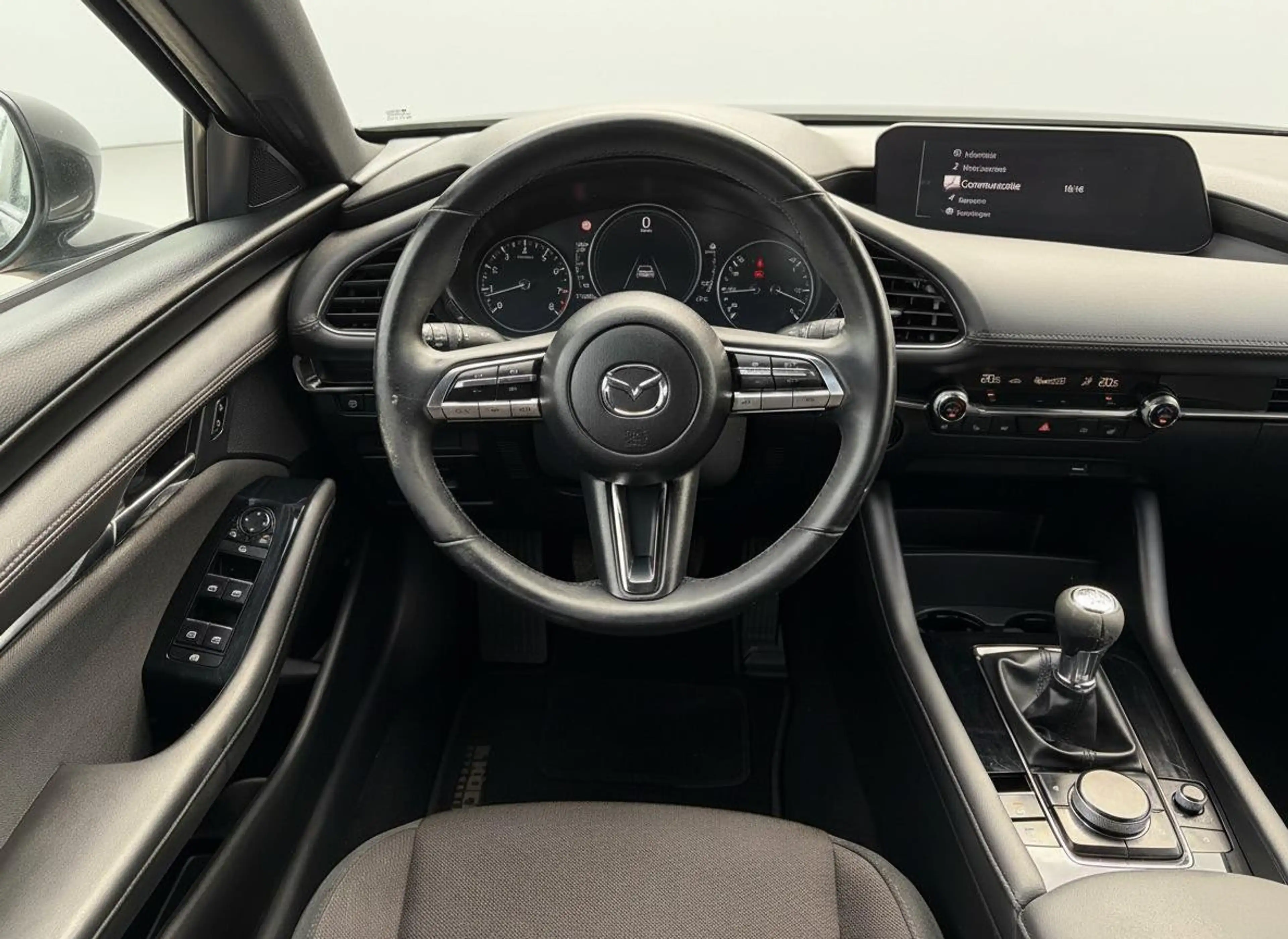 Mazda 3 2.0 e-SkyActiv-G M Hybrid 122 Camera — photo 8