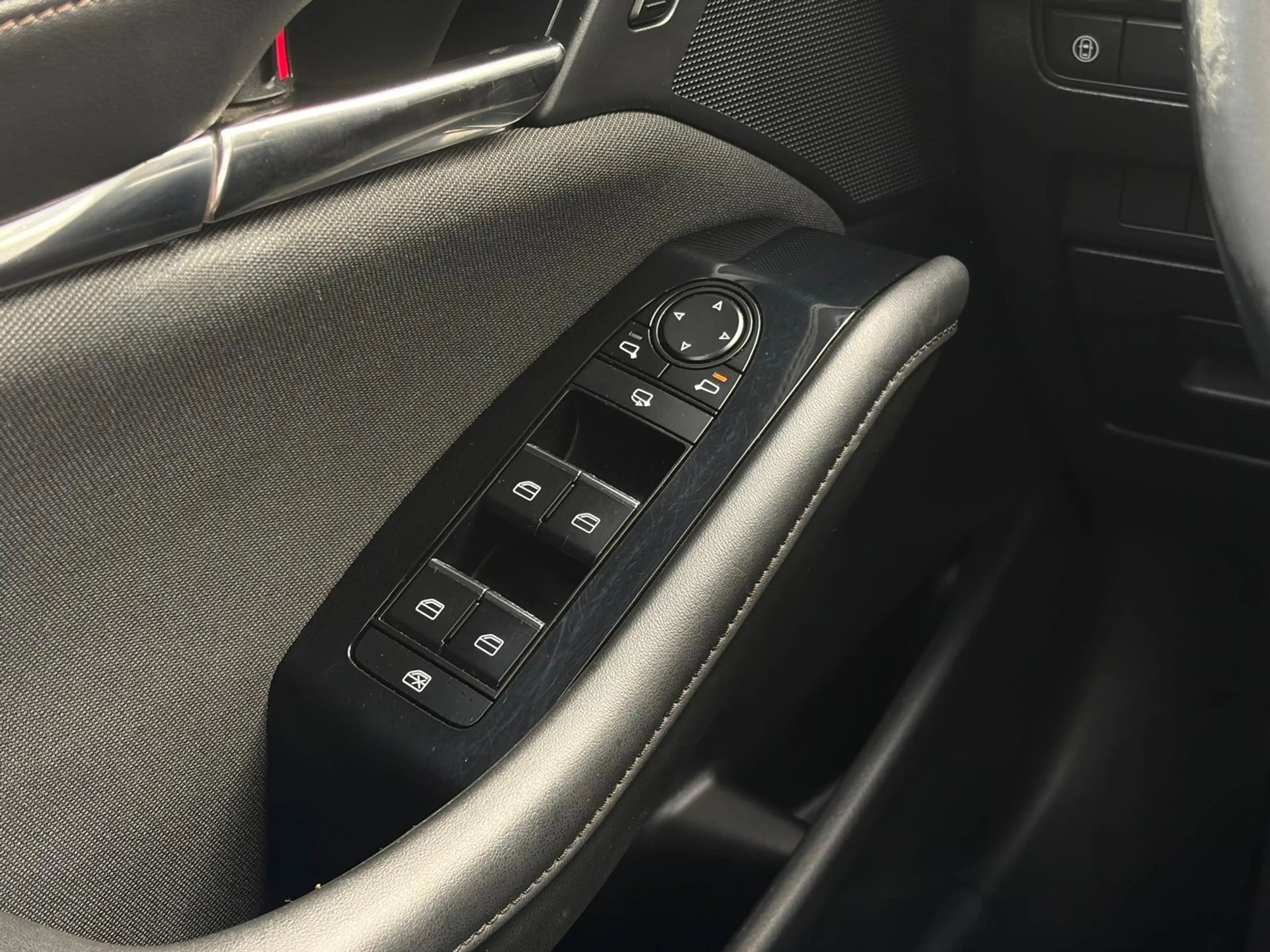 Mazda 3 2.0 e-SkyActiv-G M Hybrid 122 Camera — photo 16