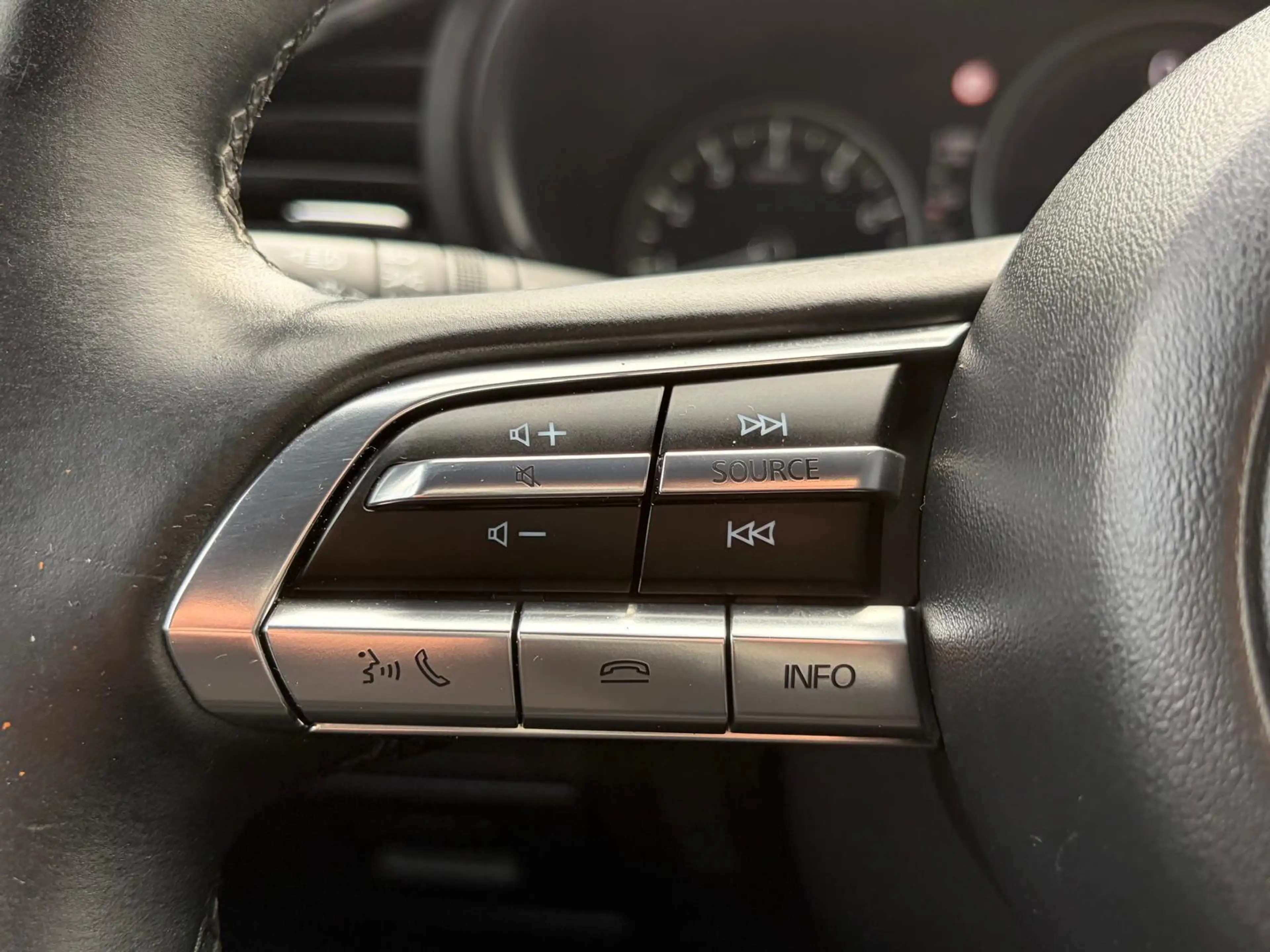 Mazda 3 2.0 e-SkyActiv-G M Hybrid 122 Camera — photo 19