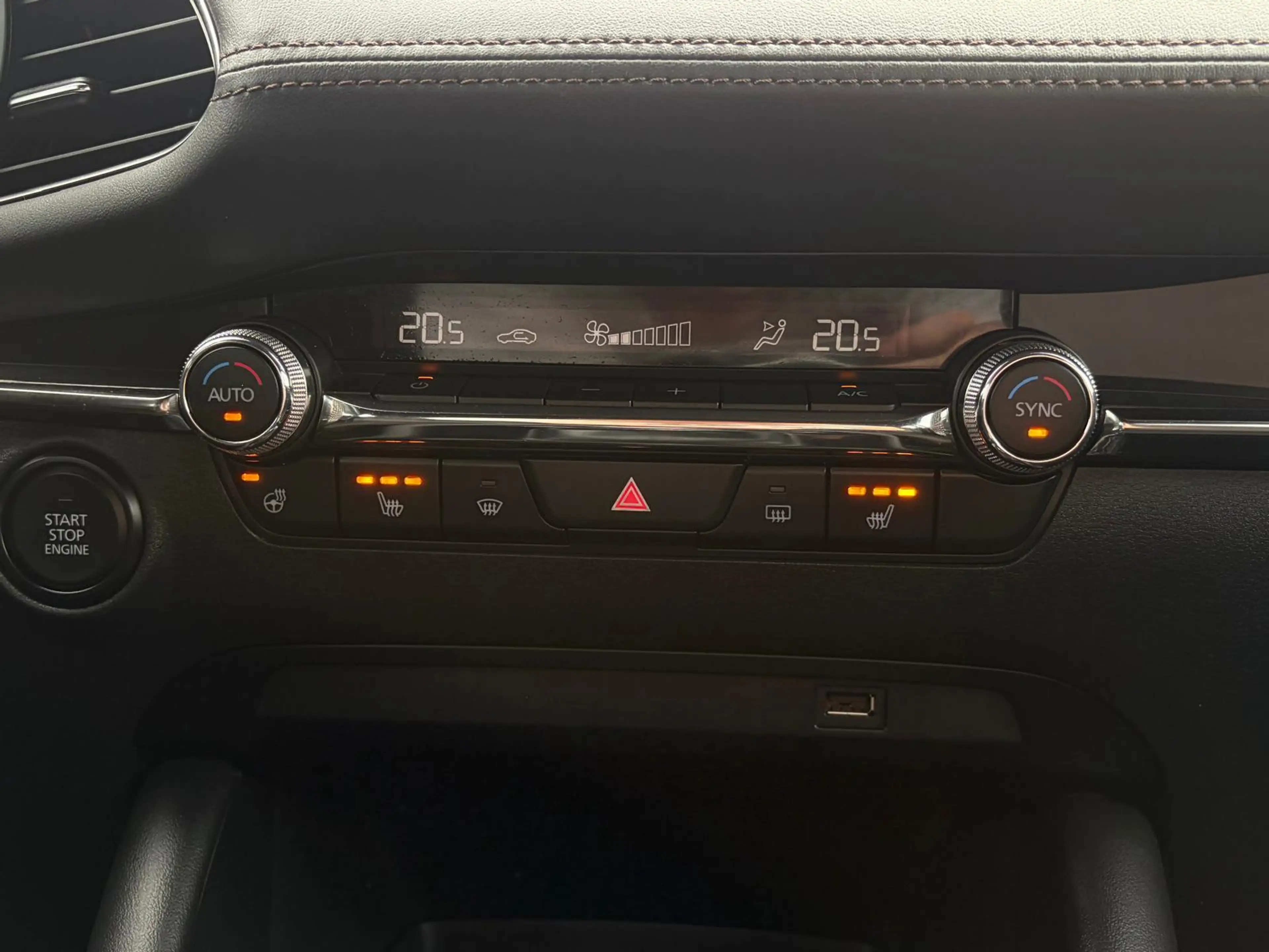 Mazda 3 2.0 e-SkyActiv-G M Hybrid 122 Camera — photo 23