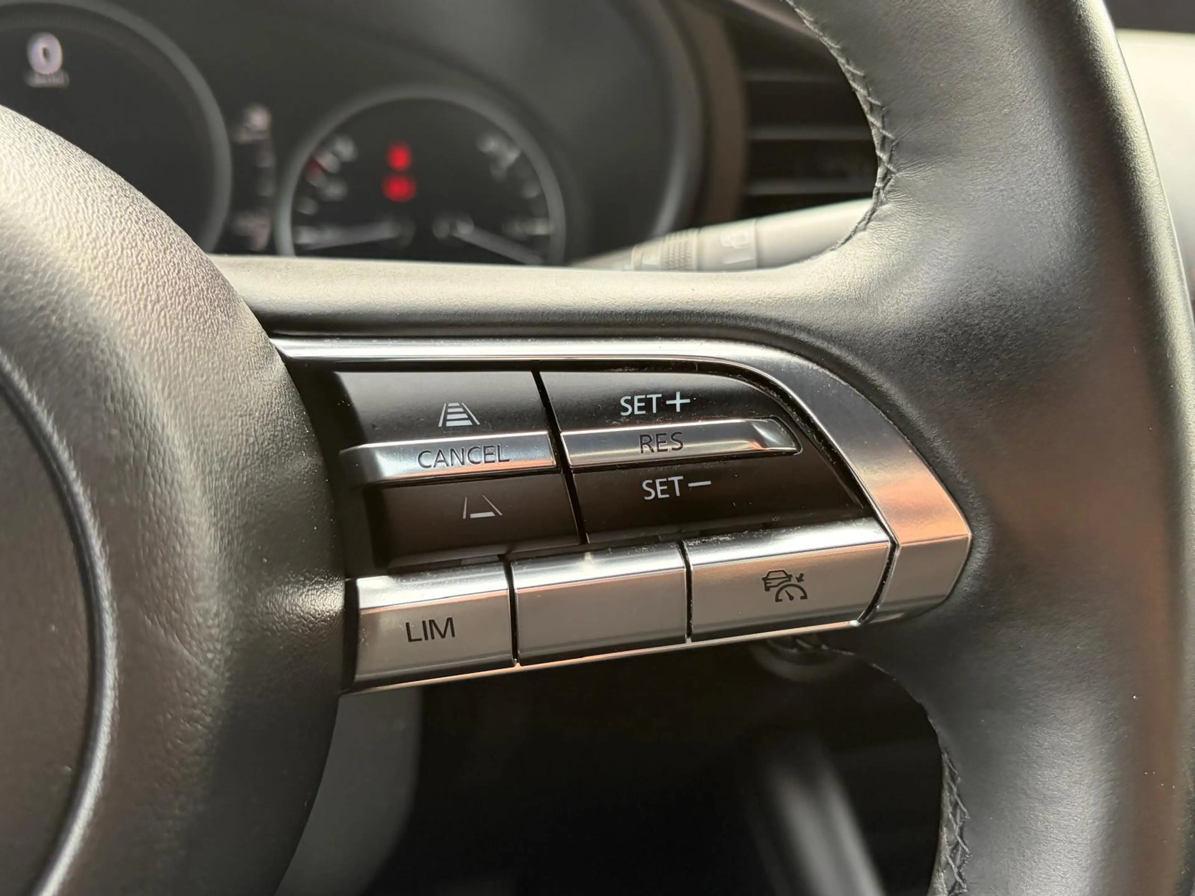 Mazda 3 2.0 e-SkyActiv-G M Hybrid 122 Camera — photo 21
