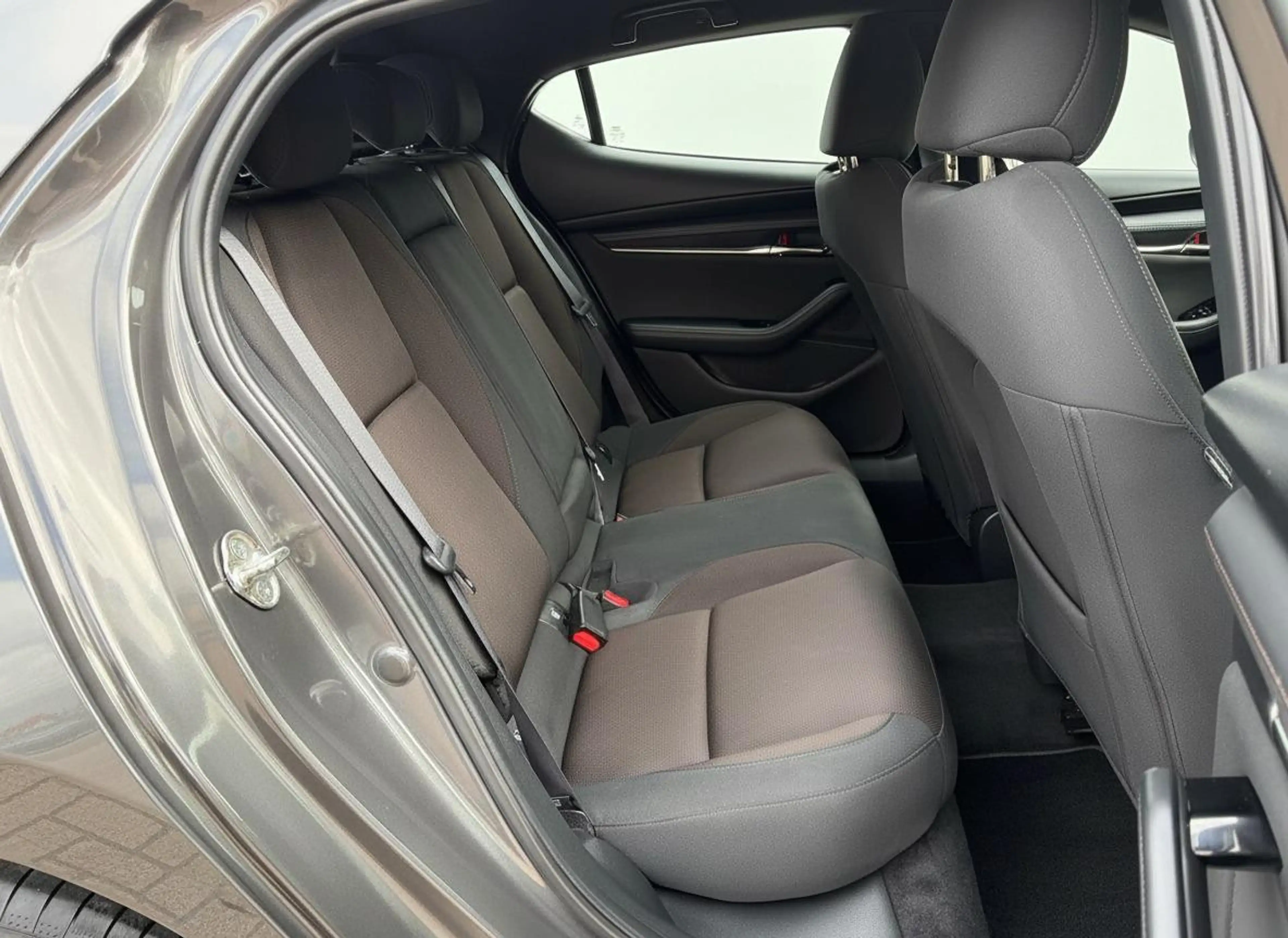 Mazda 3 2.0 e-SkyActiv-G M Hybrid 122 Camera — photo 9