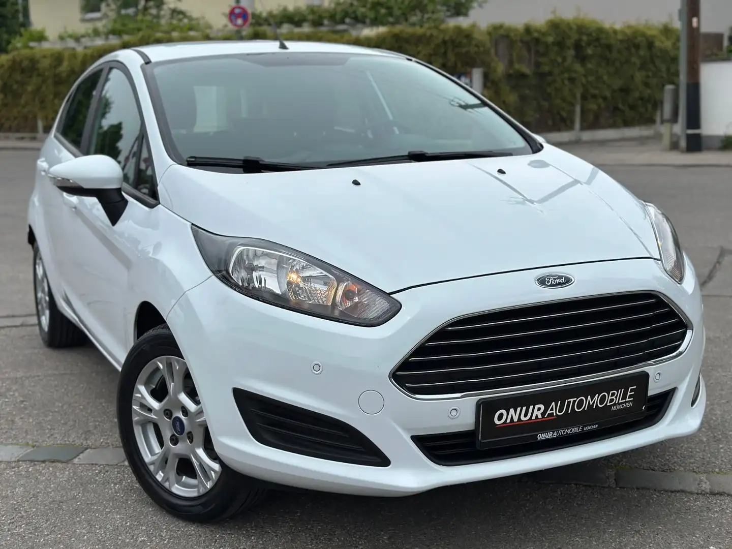Ford Fiesta Sync Edition PDC Klima 5-türig Bílá - 1
