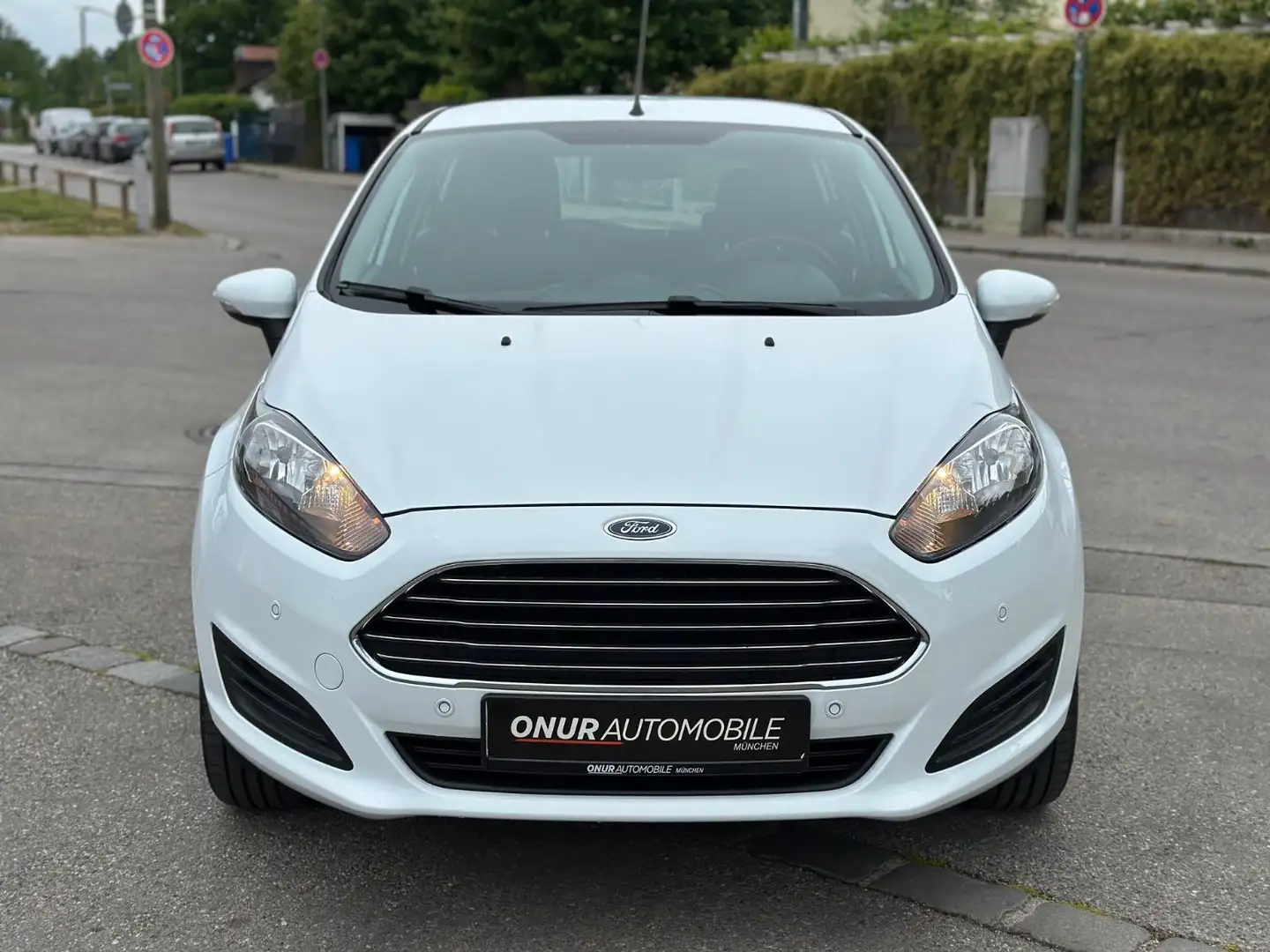 Ford Fiesta Sync Edition PDC Klima 5-türig Bílá - 2