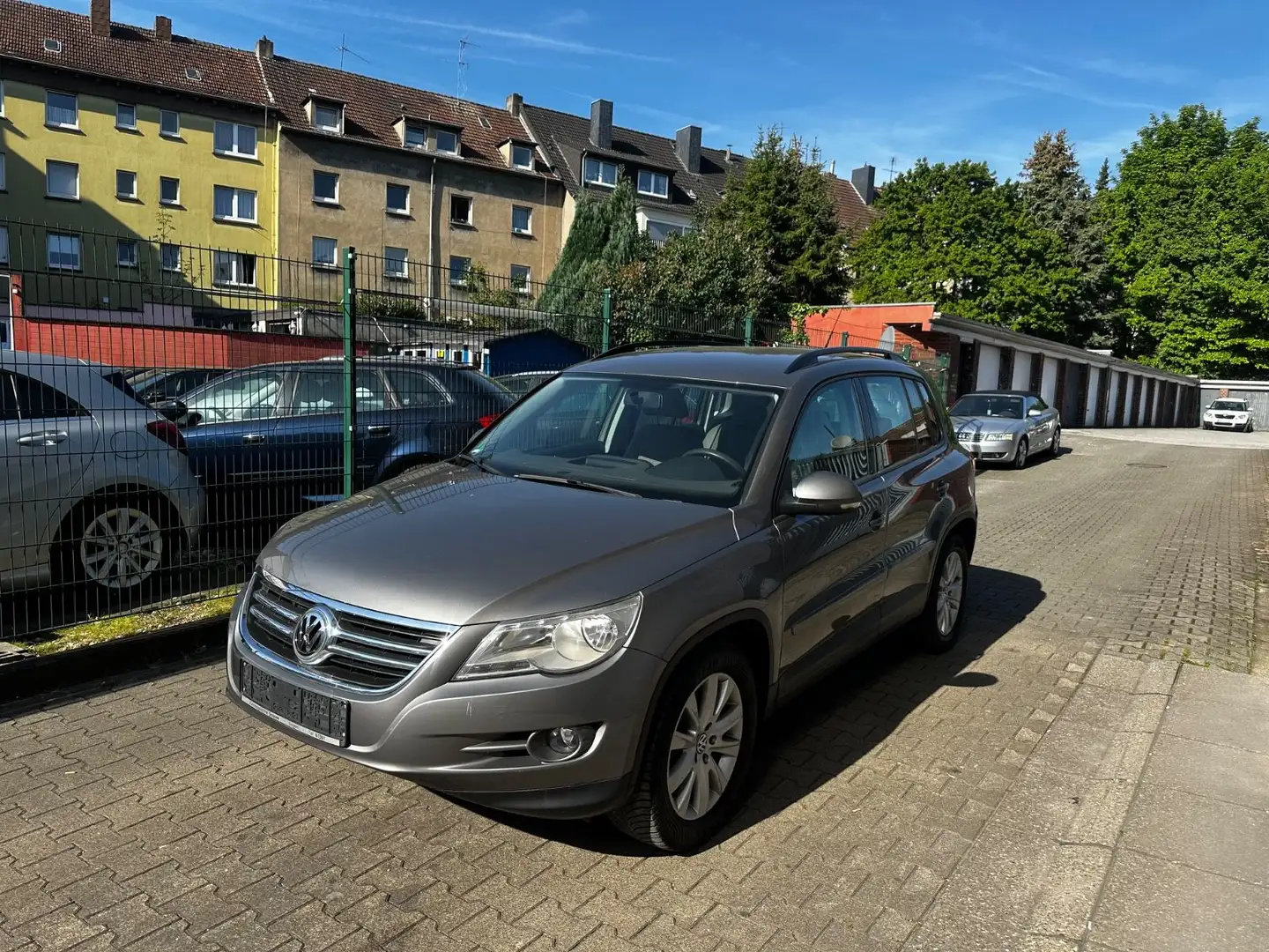 Volkswagen Tiguan Track & Field 4Motion TÜV NEU*ALLRAD Grau - 1