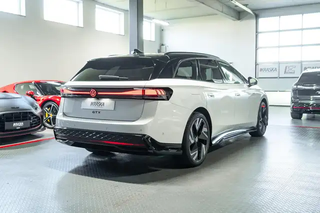 Volkswagen ID.7 view 7