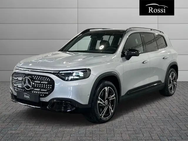 Mercedes-Benz GLB 250 + con tecnologia EQ