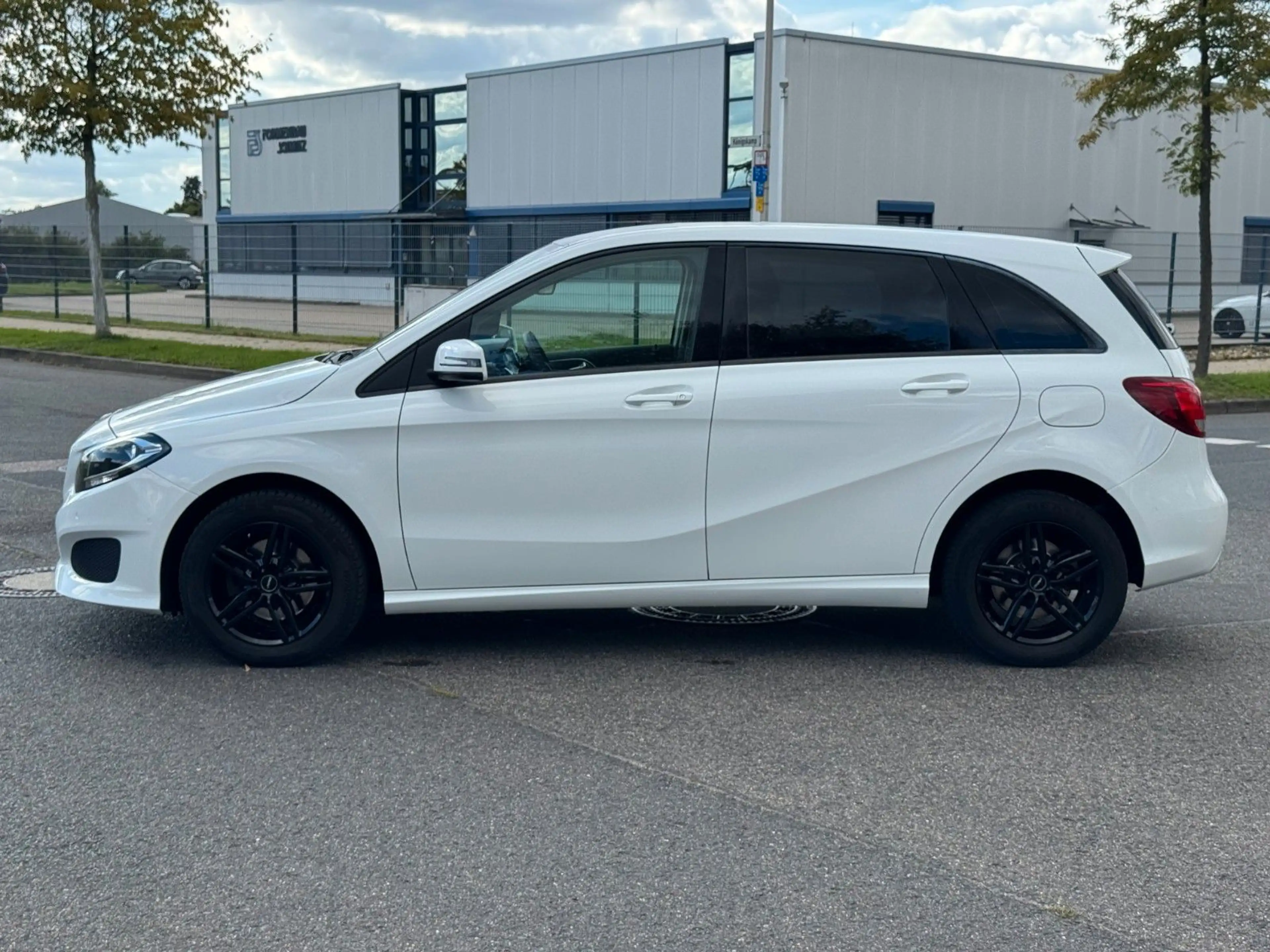 Mercedes-Benz B 220 CDI / d *Autom.*PDC*Bluetooth*Tempomat* — photo 2