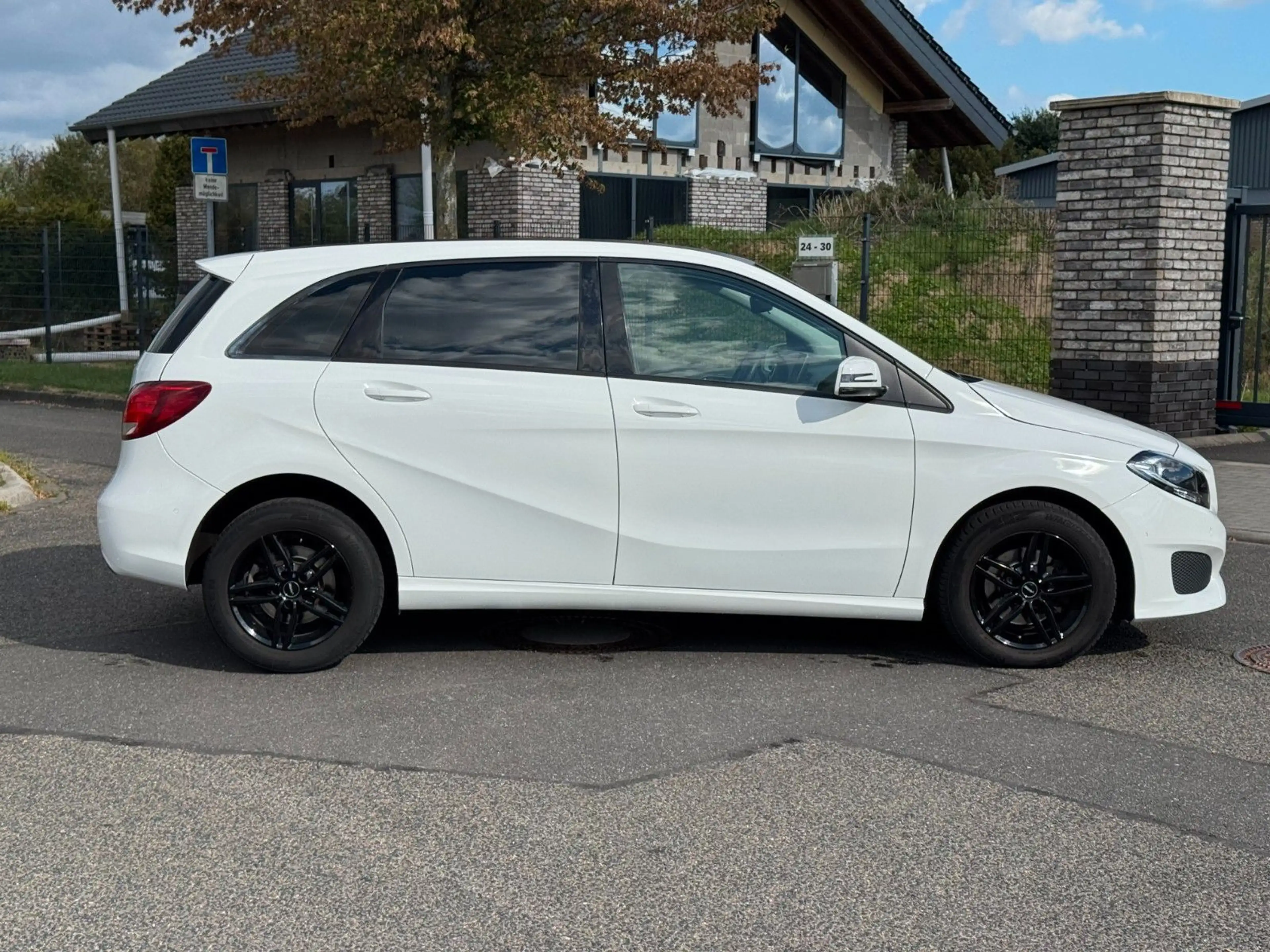 Mercedes-Benz B 220 CDI / d *Autom.*PDC*Bluetooth*Tempomat* — photo 6