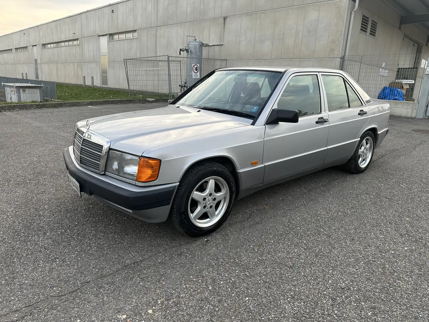 Mercedes-Benz 190 2.0 E 122cv - 2