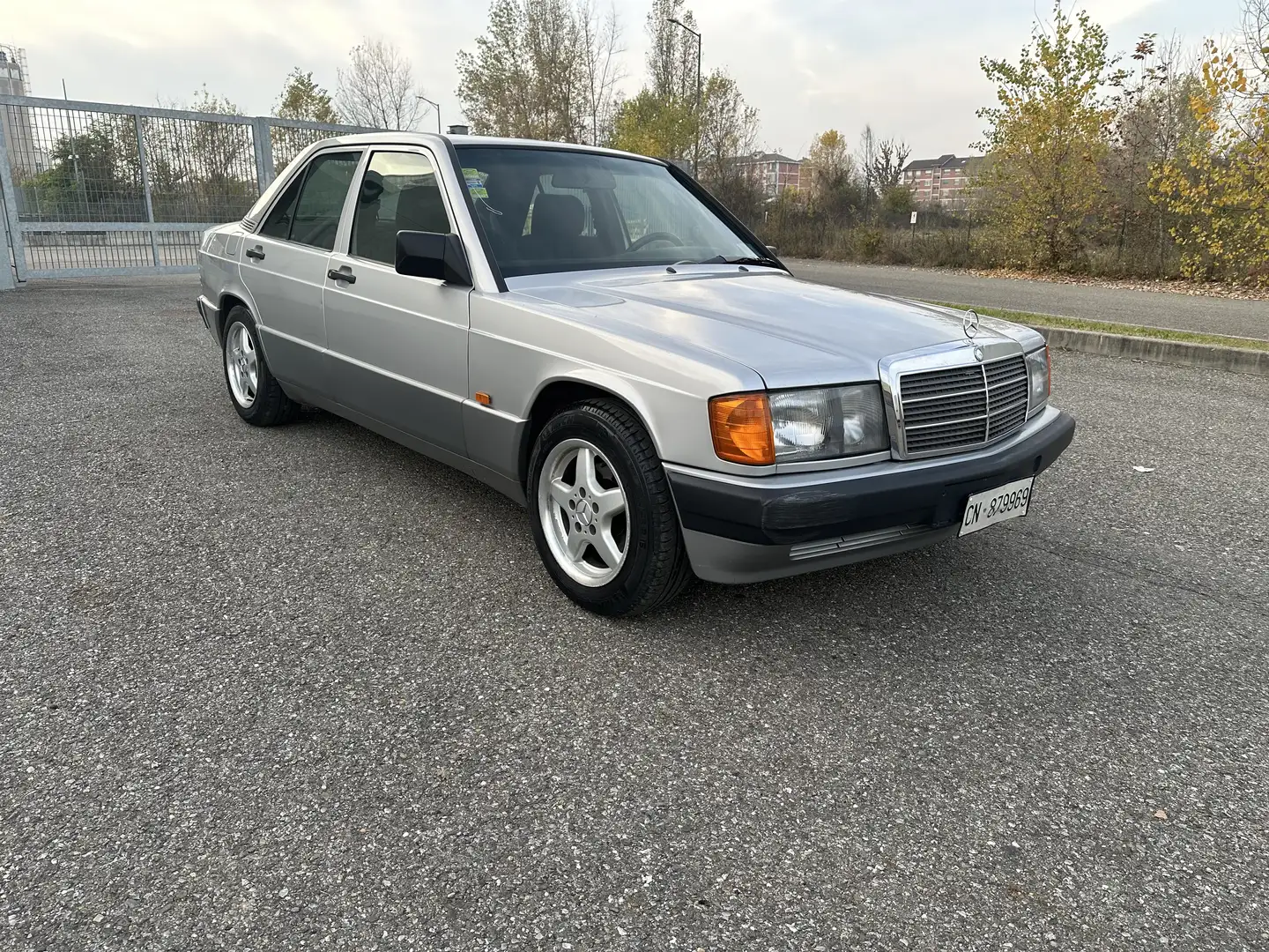 Mercedes-Benz 190 2.0 E 122cv - 1