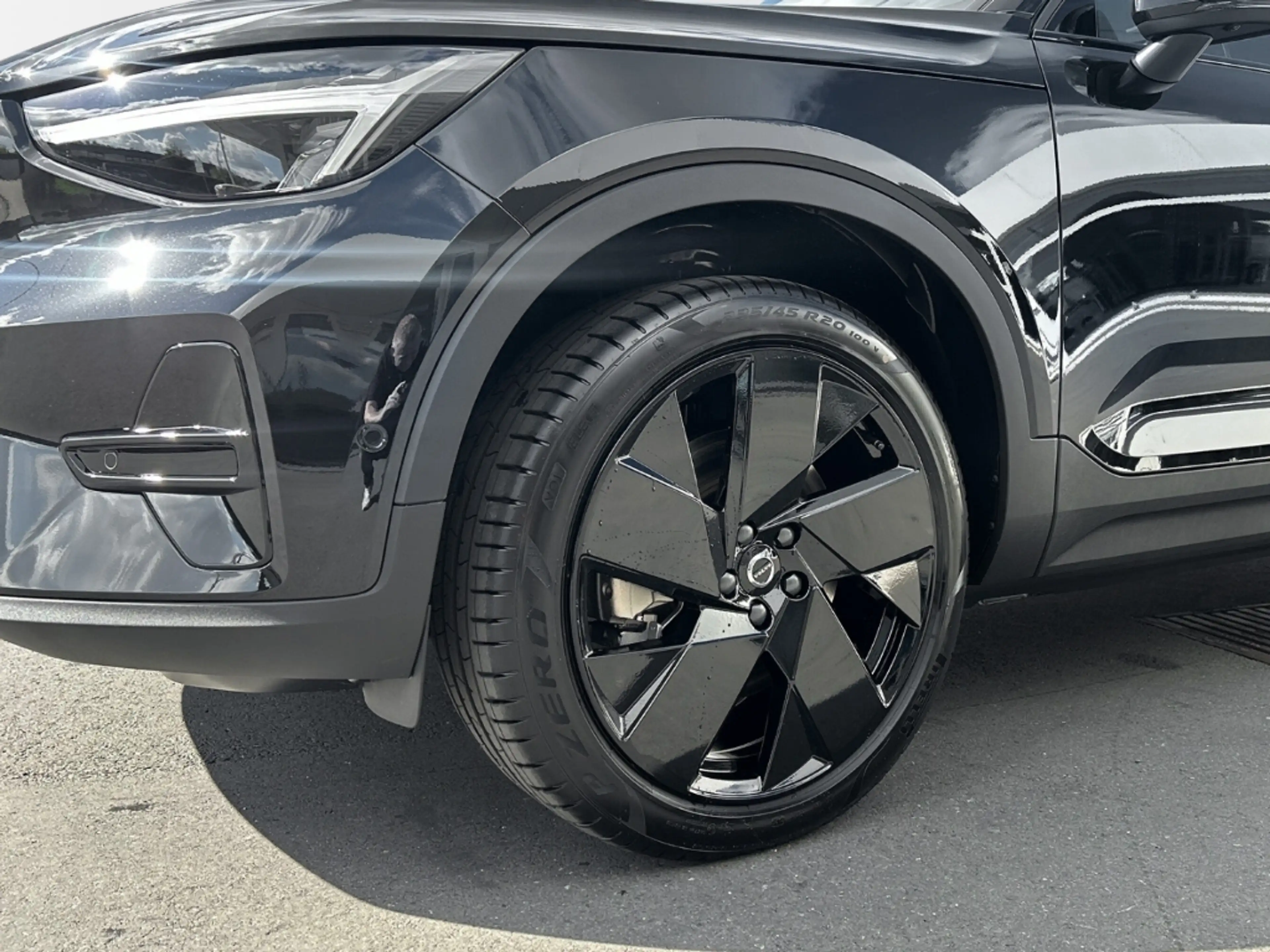 Volvo EX40 300 kW Twin Motor AWD Ultra Black Edition — photo 9