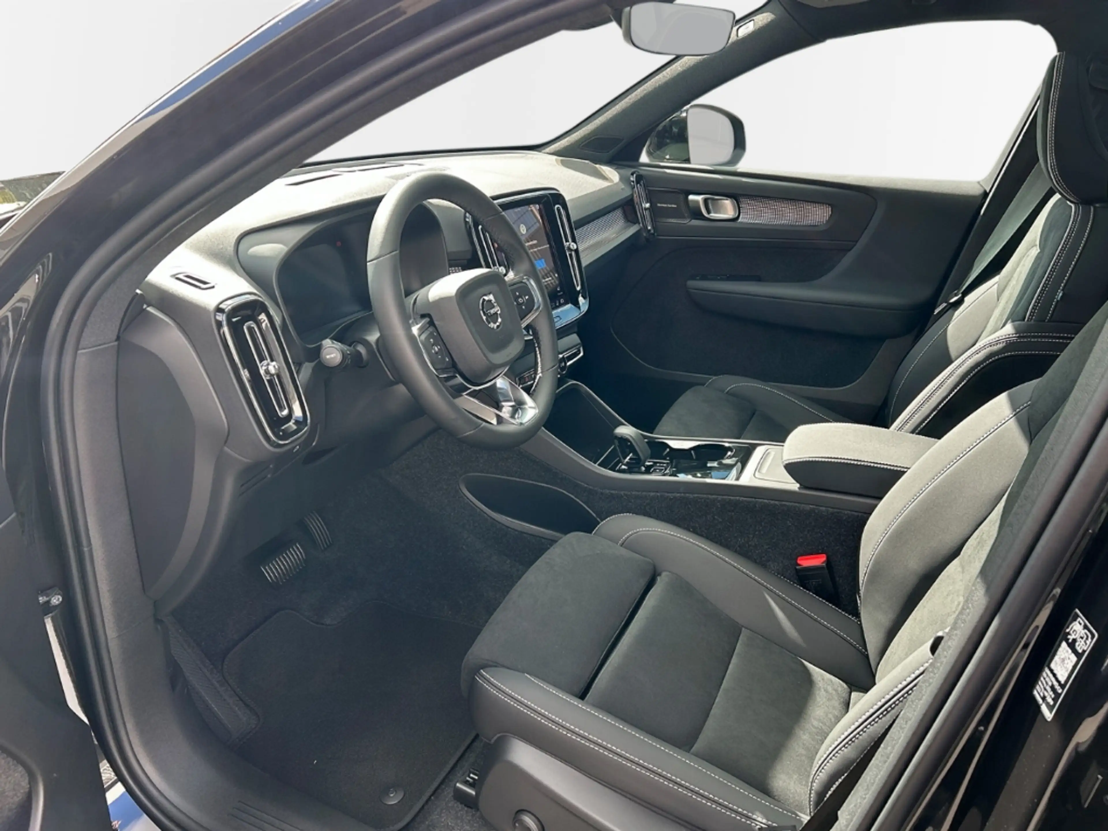 Volvo EX40 300 kW Twin Motor AWD Ultra Black Edition — photo 10