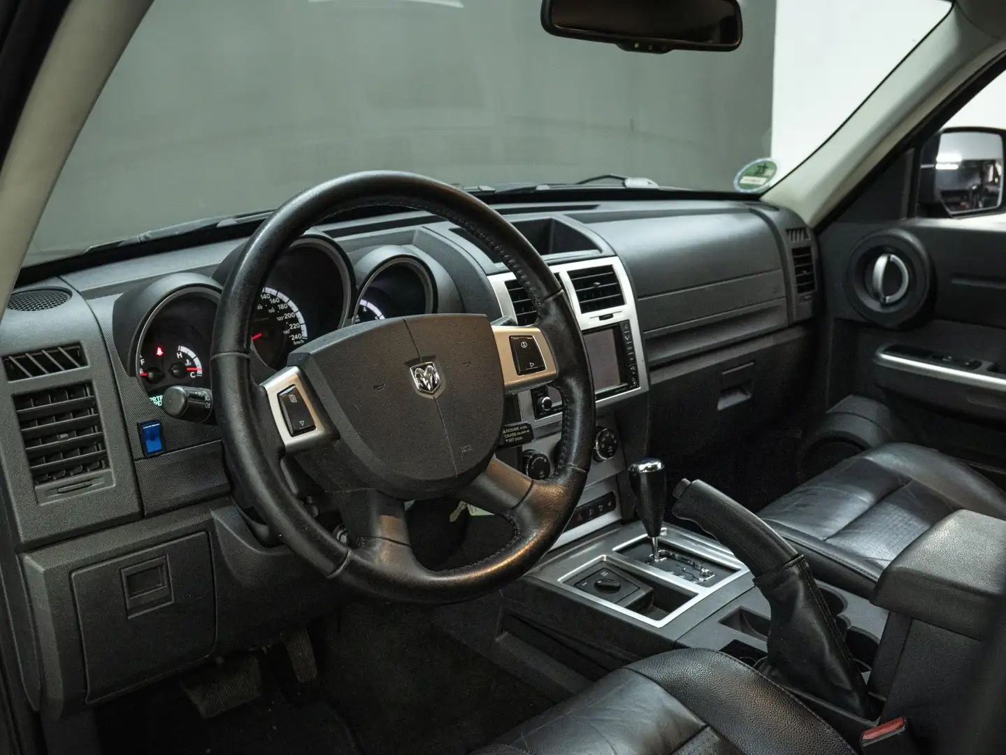 Dodge Nitro 2.8 CRD SE | Airco | Stoelverwarming | Verstraler Schwarz - 2