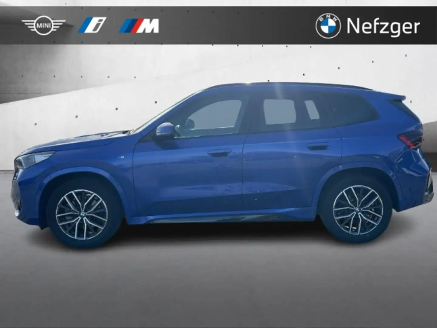 BMW X1 xDrive23i M Sport LED Anhängerkupplung Blau - 2