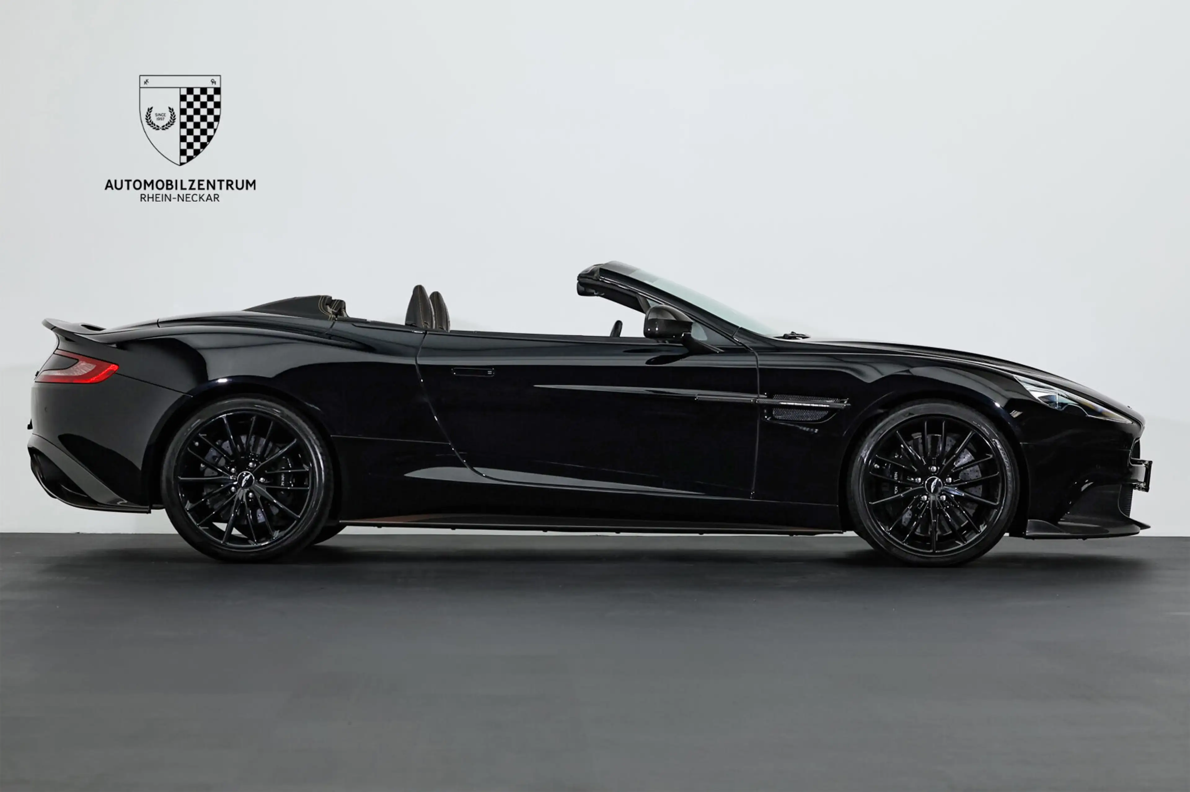 Aston Martin Vanquish Vanquish S Ultimate 1 of 175/Carbon/Bang&Olufsen — photo 8