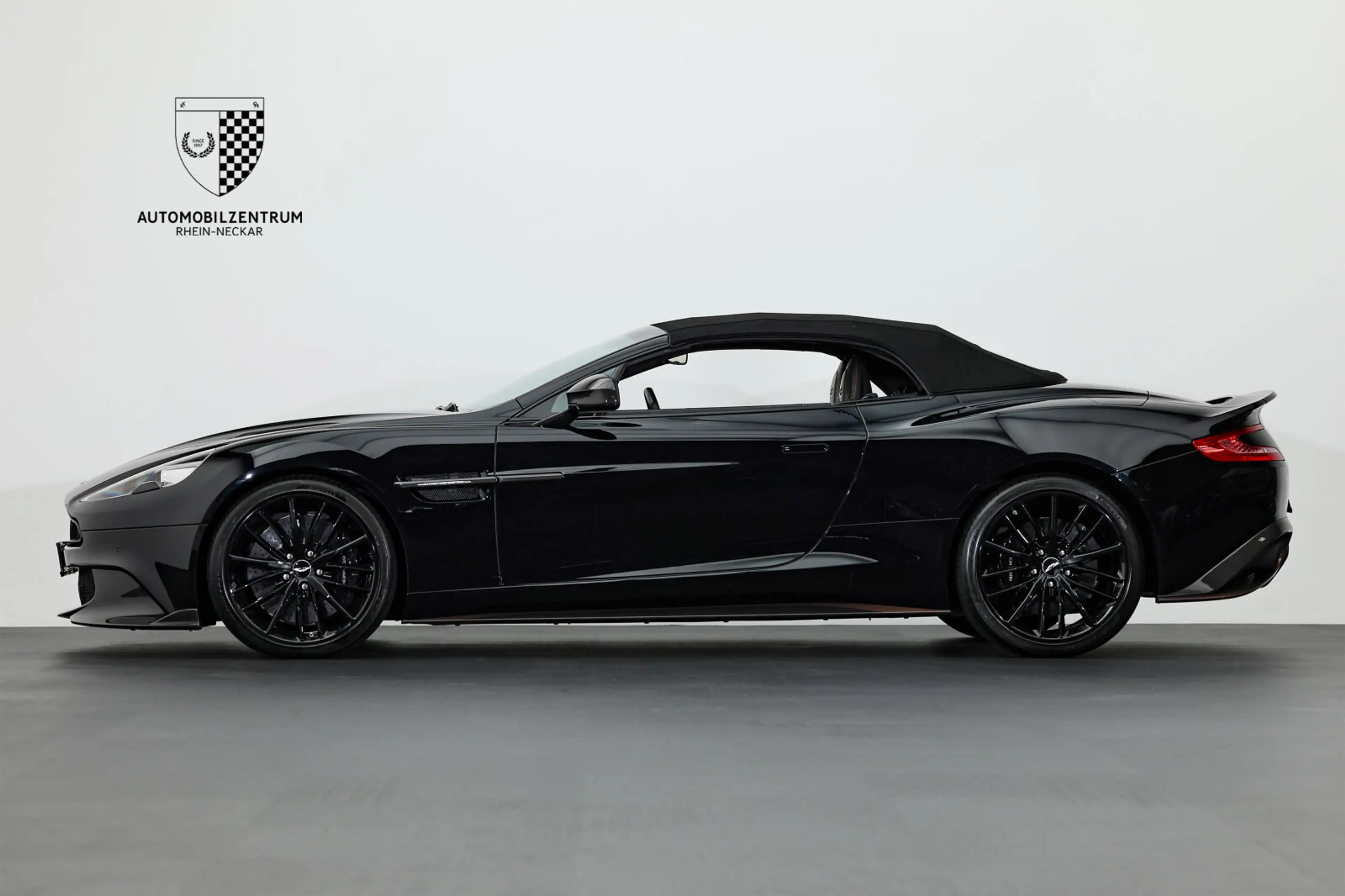 Aston Martin Vanquish Vanquish S Ultimate 1 of 175/Carbon/Bang&Olufsen — photo 4