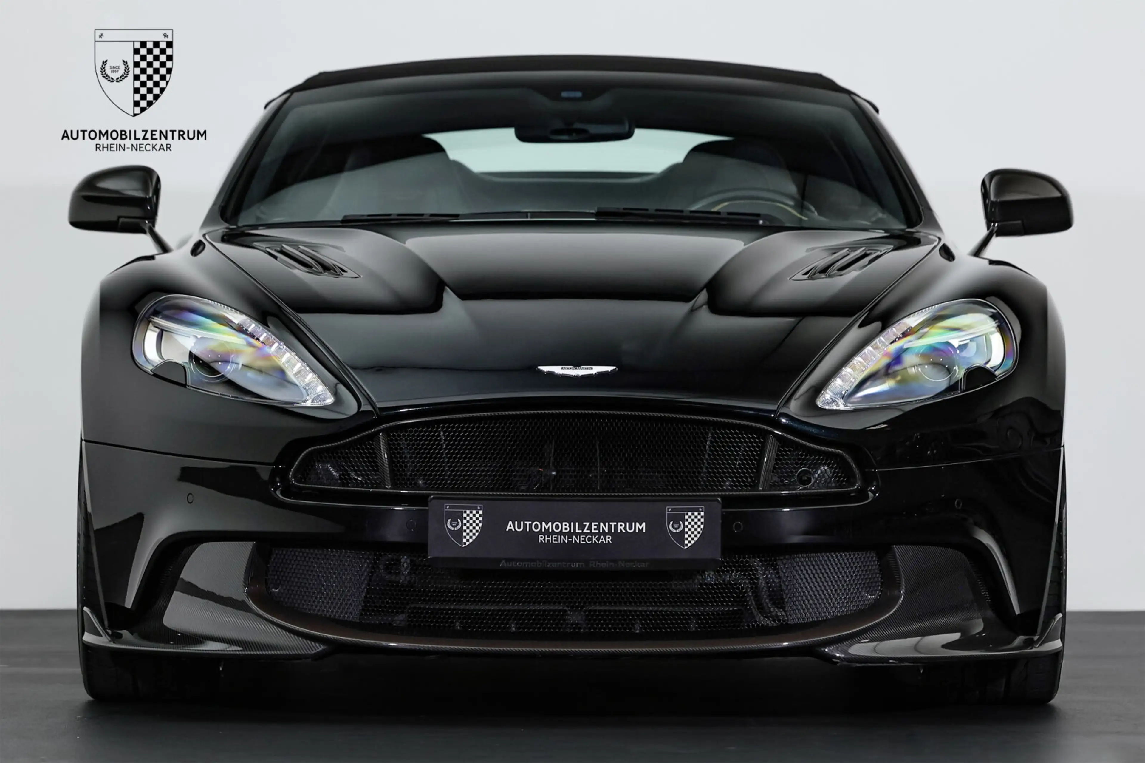 Aston Martin Vanquish Vanquish S Ultimate 1 of 175/Carbon/Bang&Olufsen — photo 2