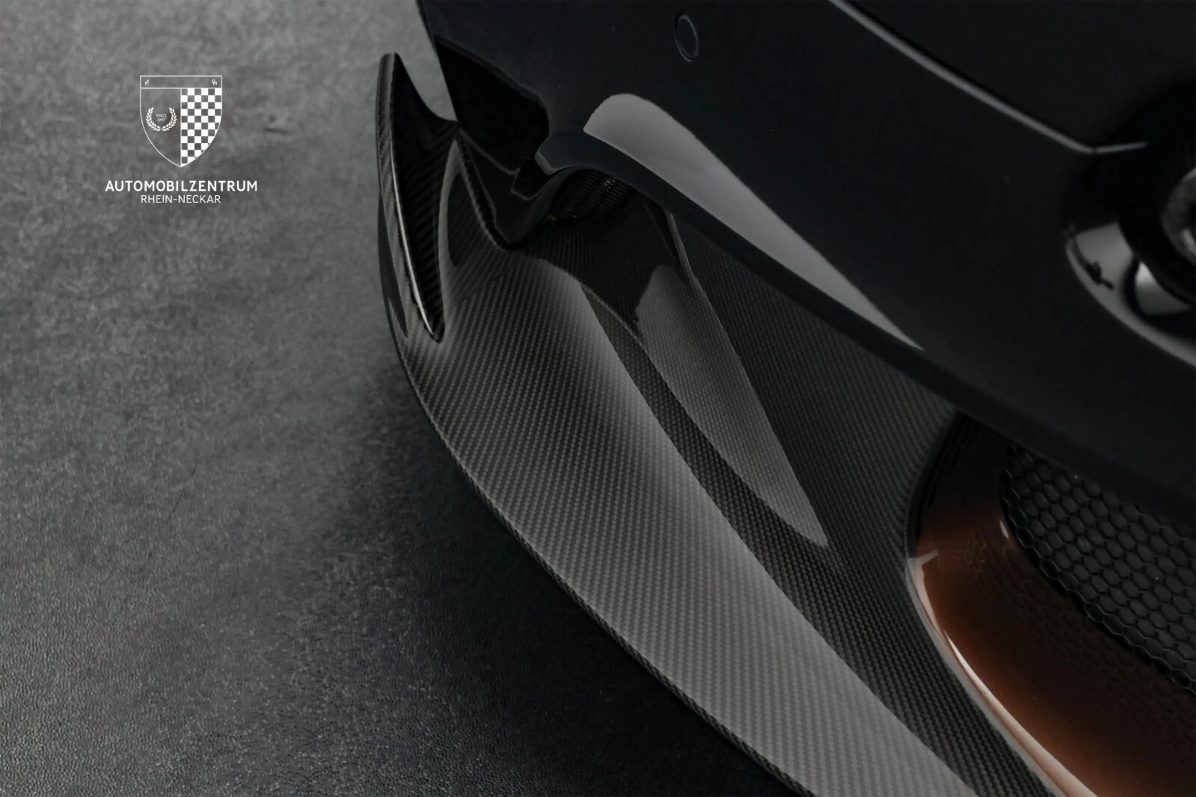 Aston Martin Vanquish Vanquish S Ultimate 1 of 175/Carbon/Bang&Olufsen — photo 13