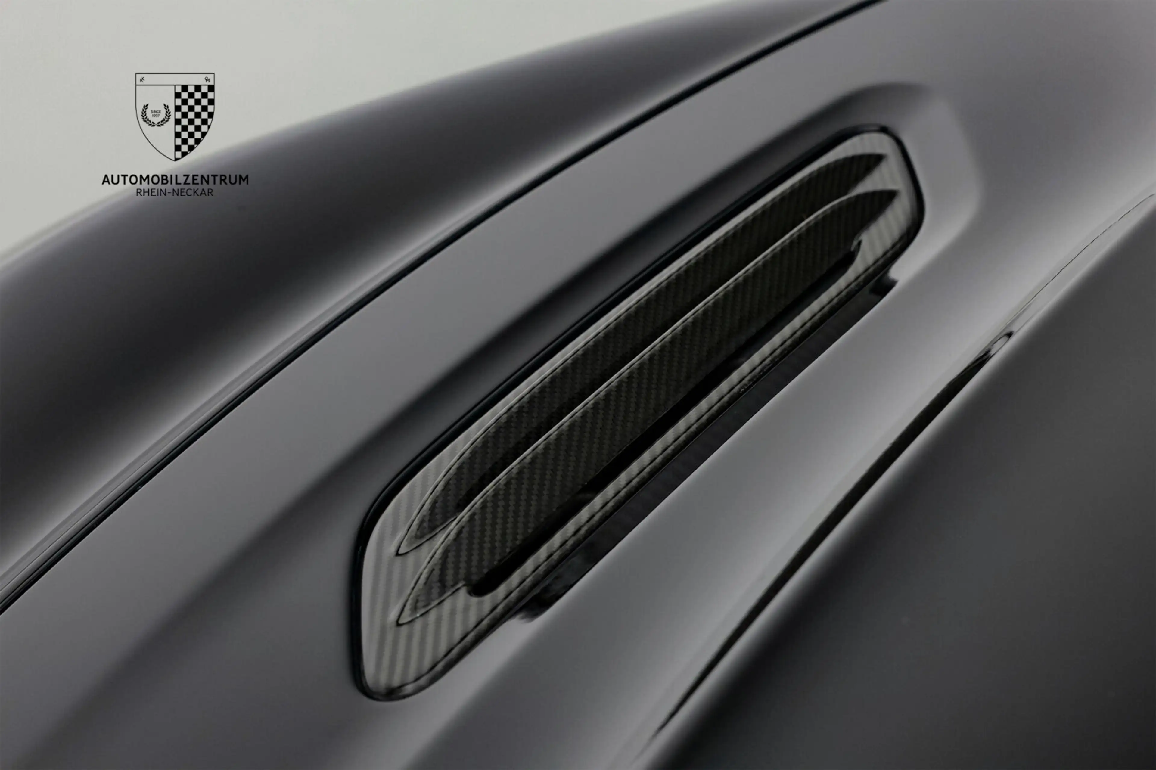 Aston Martin Vanquish Vanquish S Ultimate 1 of 175/Carbon/Bang&Olufsen — photo 11