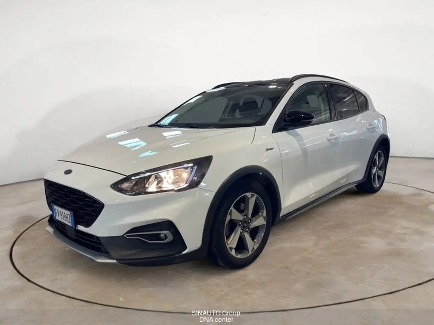 Ford Focus 1.0 EcoBoost 125 CV 5p. Active Bianco - 1
