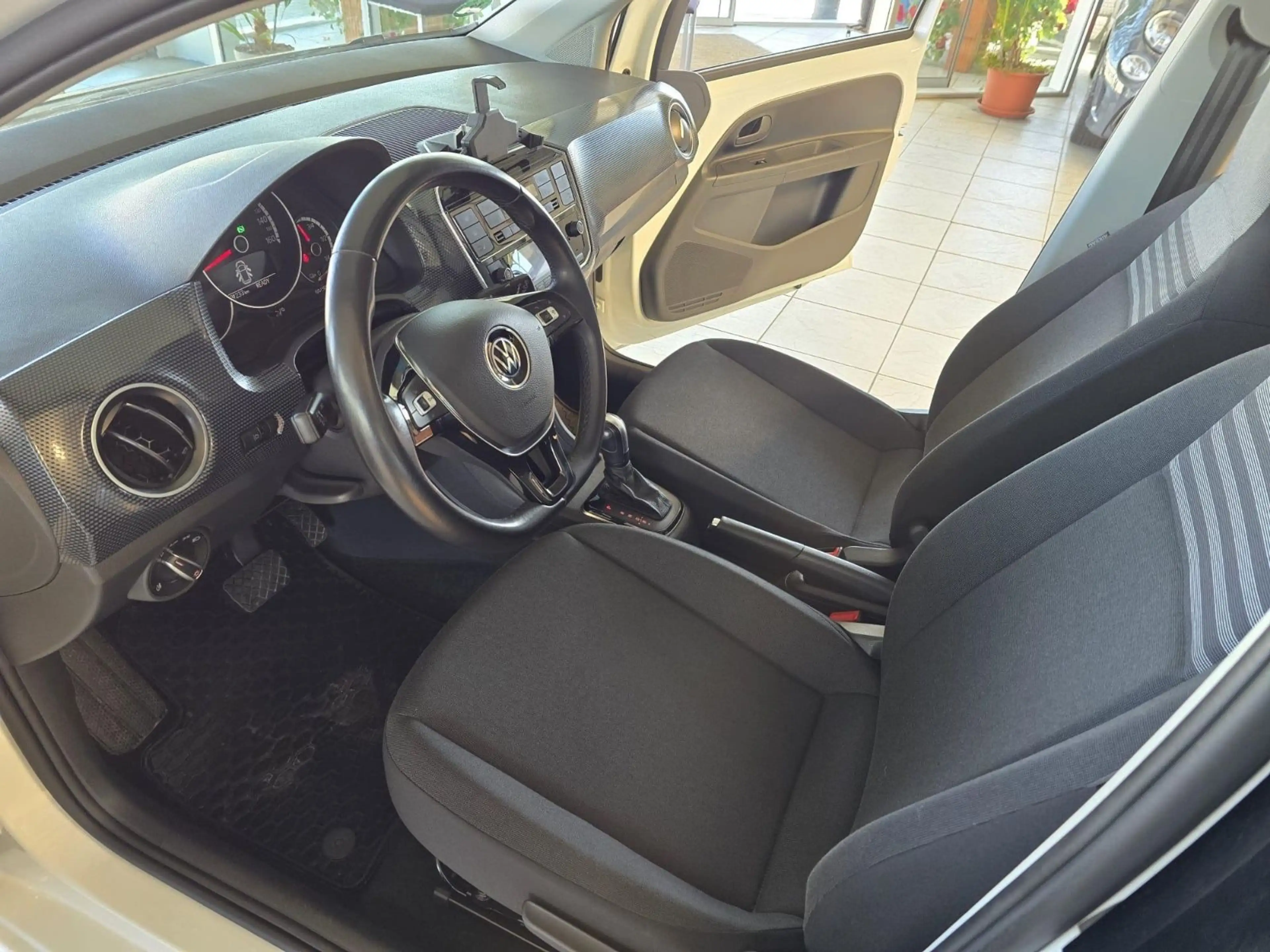 Volkswagen e-up! 1.HAND MFL ALU 8-Fach — photo 11