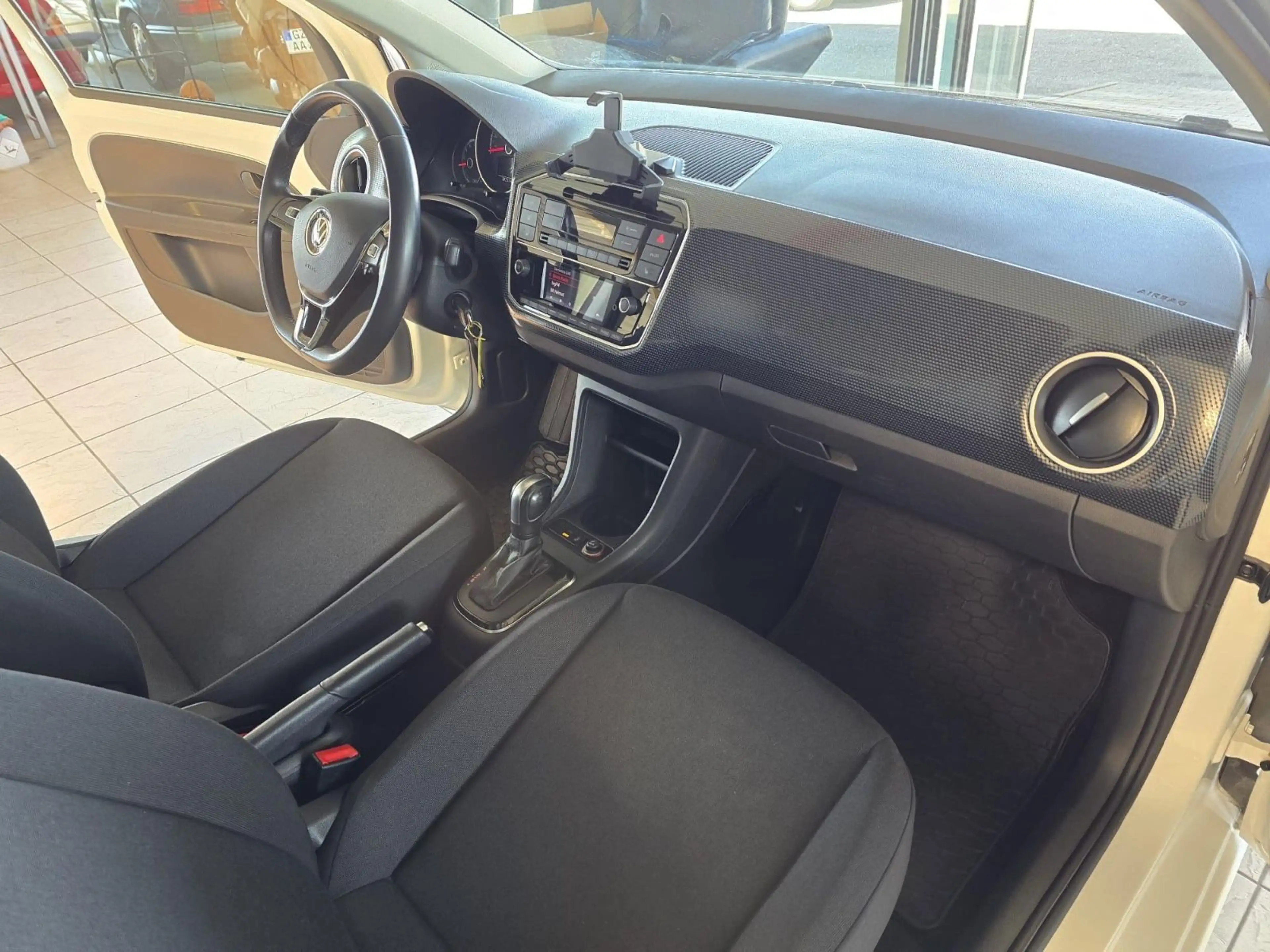 Volkswagen e-up! 1.HAND MFL ALU 8-Fach — photo 14