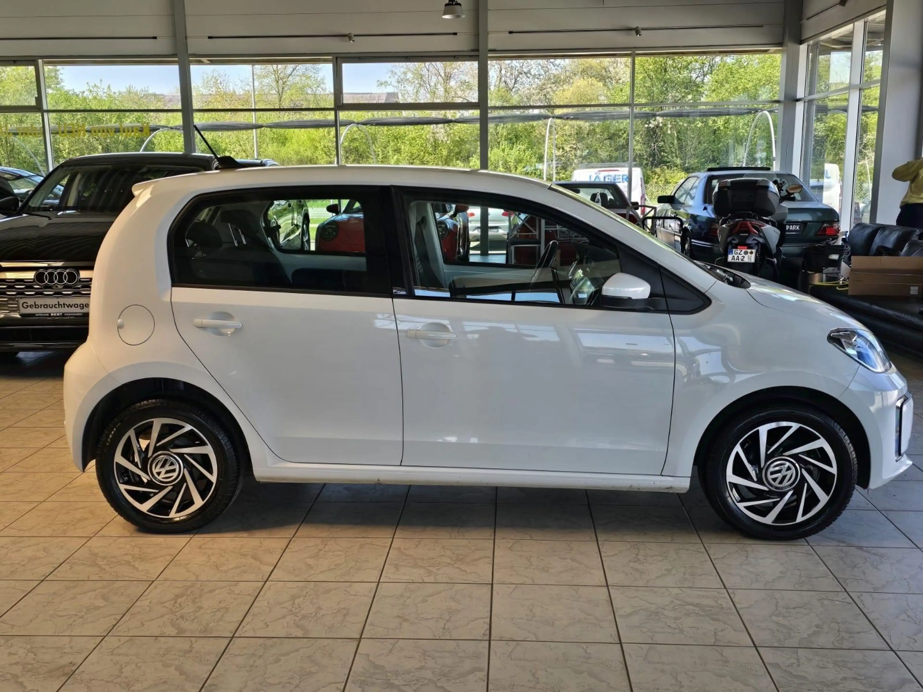 Volkswagen e-up! 1.HAND MFL ALU 8-Fach — photo 4