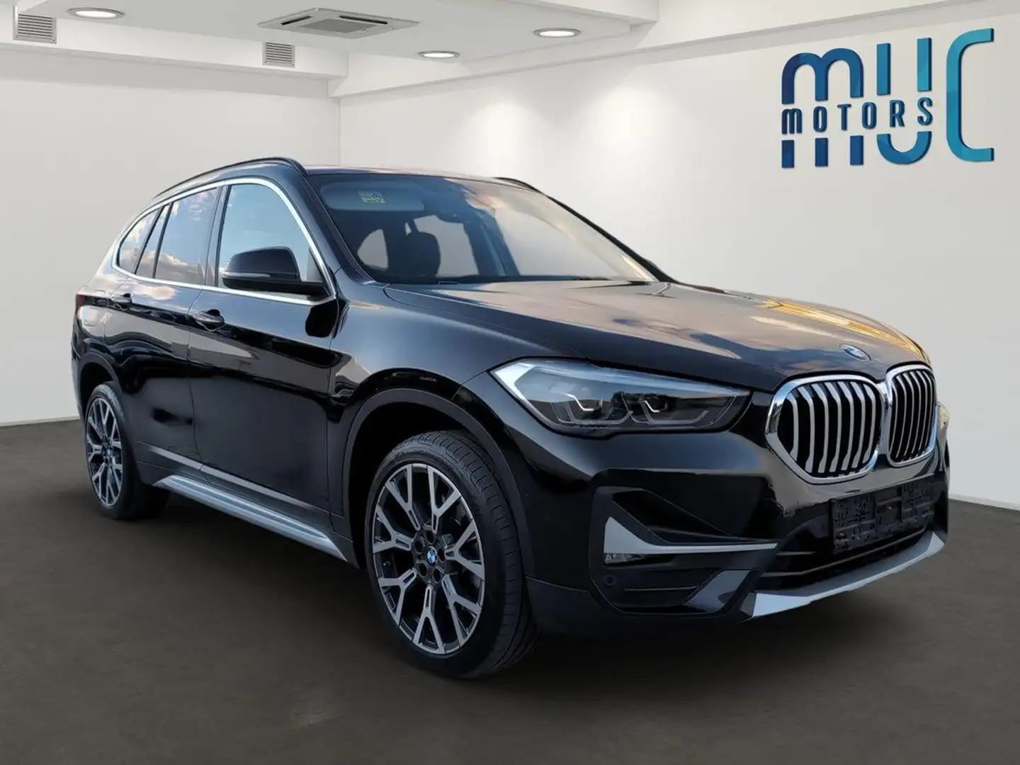 BMW X1 sDrive 20 d xLine~Leder~Navi~Kam Schwarz - 2