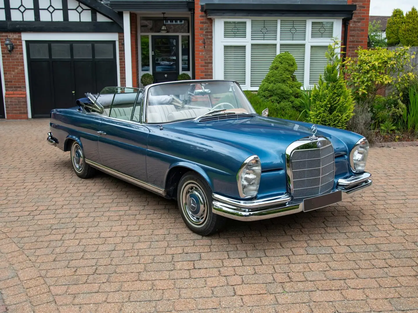 Mercedes-Benz 220 SE W111 Cabriolet Niebieski - 1