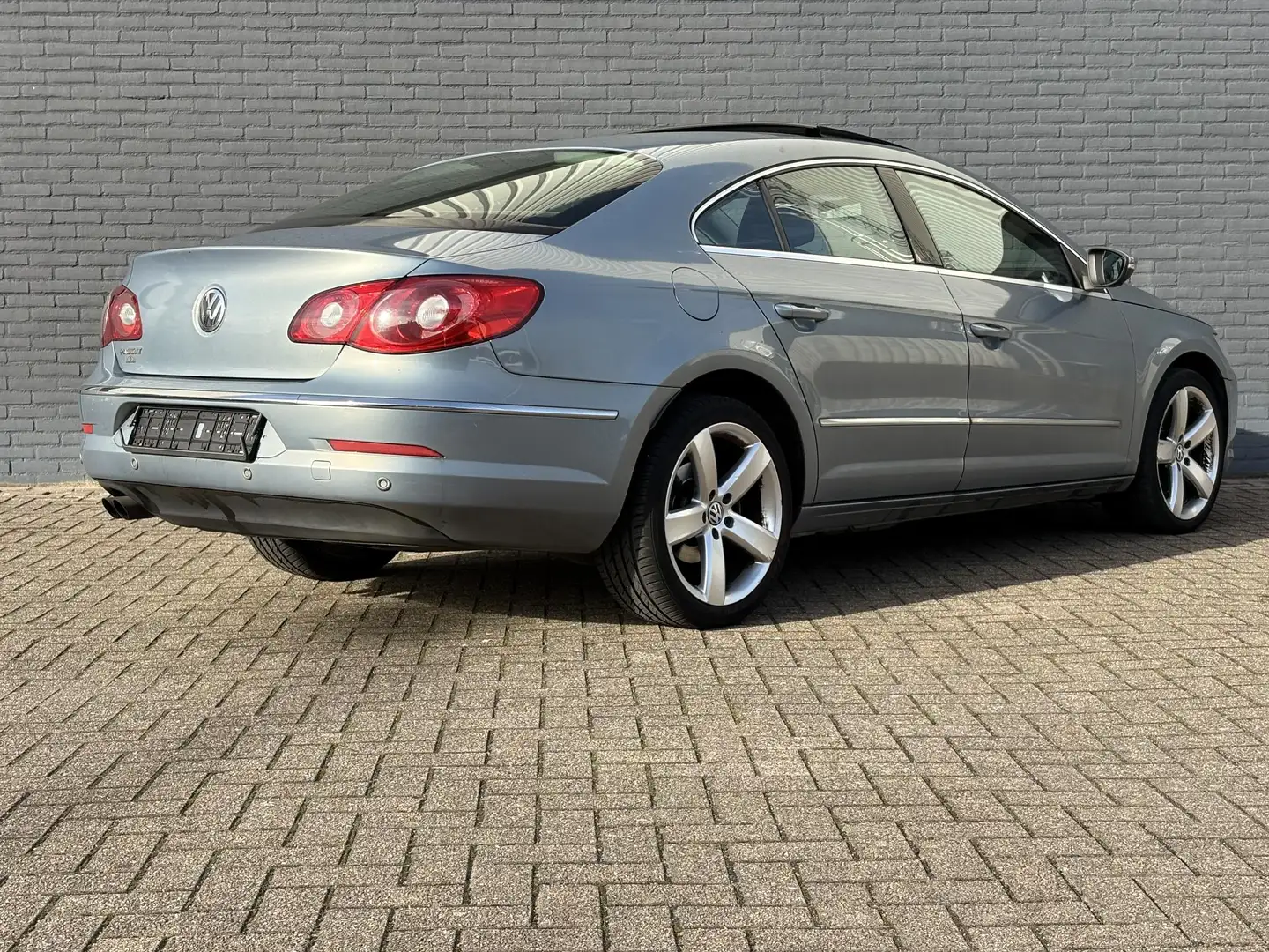 Volkswagen Passat CC 2.0 TDI 4p. DSG Automaat | Pano | Cruise | Climate Gris - 2