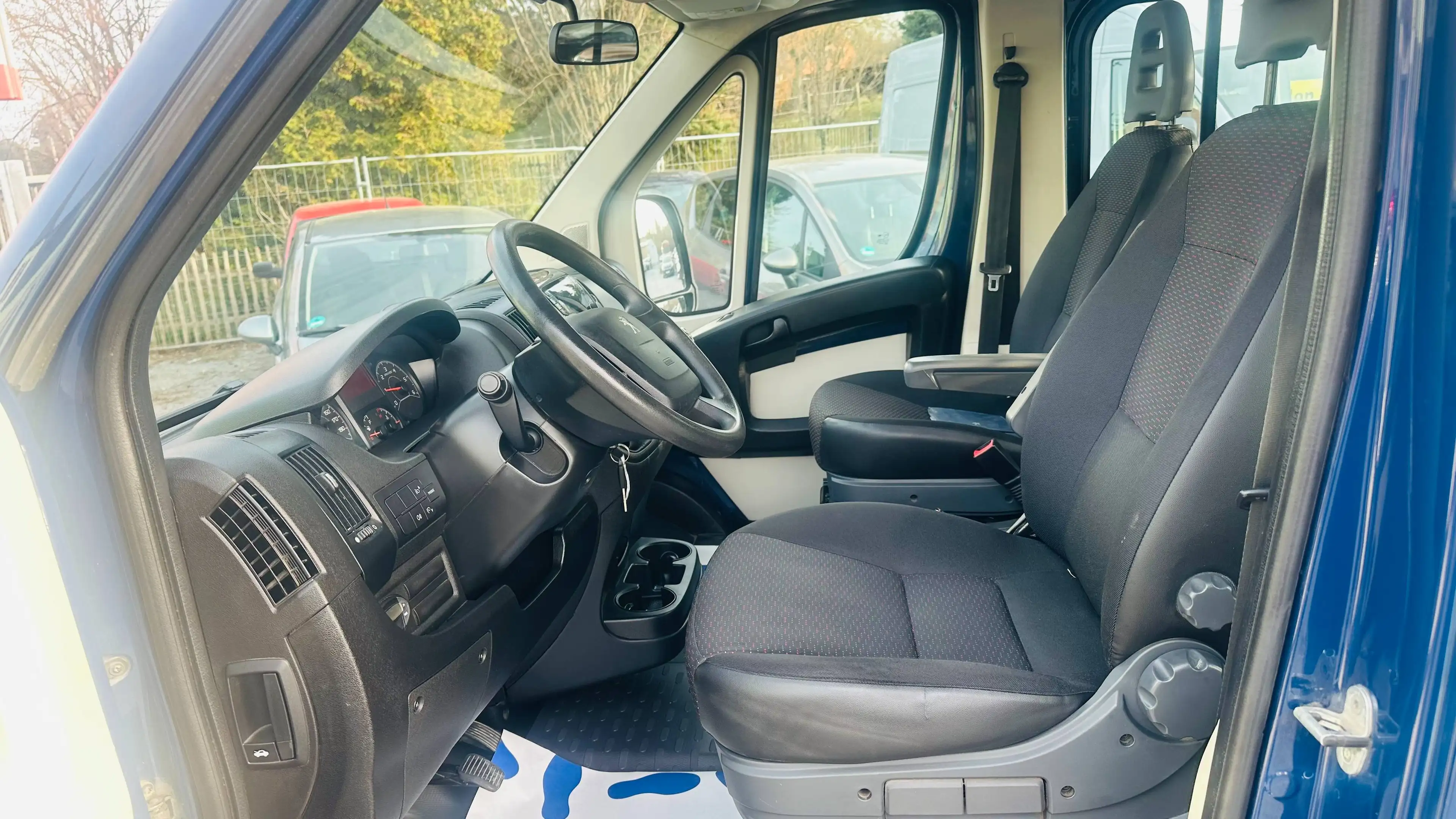 Peugeot Boxer 435 L3 BlueHDi 160 STANDHEIZUNG KLIMAAUTOMATIK AHK 6 SITZER TÜV NEU — photo 15