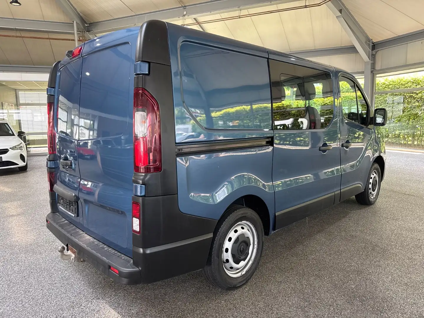 Renault Trafic Doka L1H1 Komfort 6-Sitzer AHK RfK Klima Blau - 2