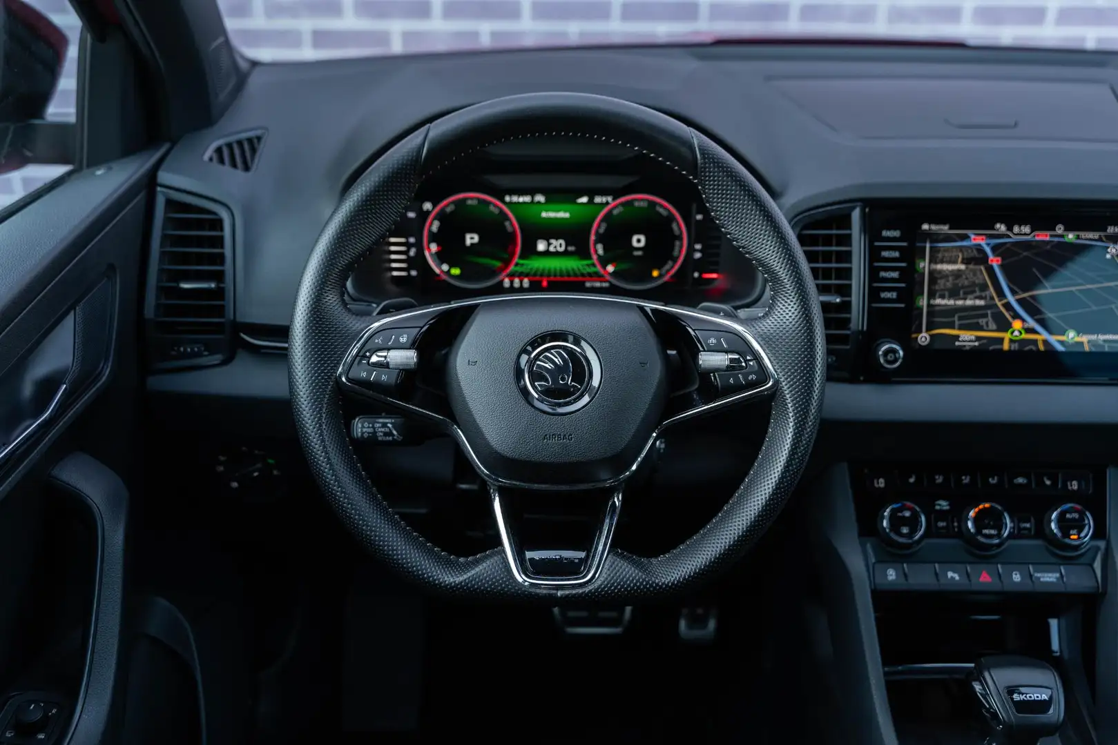 Skoda Karoq 1.5 TSI 150pk DSG Sportline Business | Virtual Coc Rood - 2