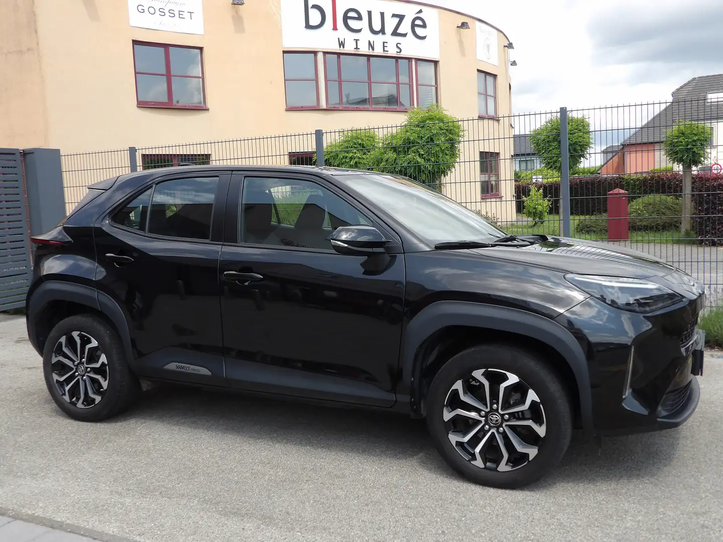 Toyota Yaris Cross Hybrid 1.5i VVT-i Dynamic Plus E-CVT Noir - 2