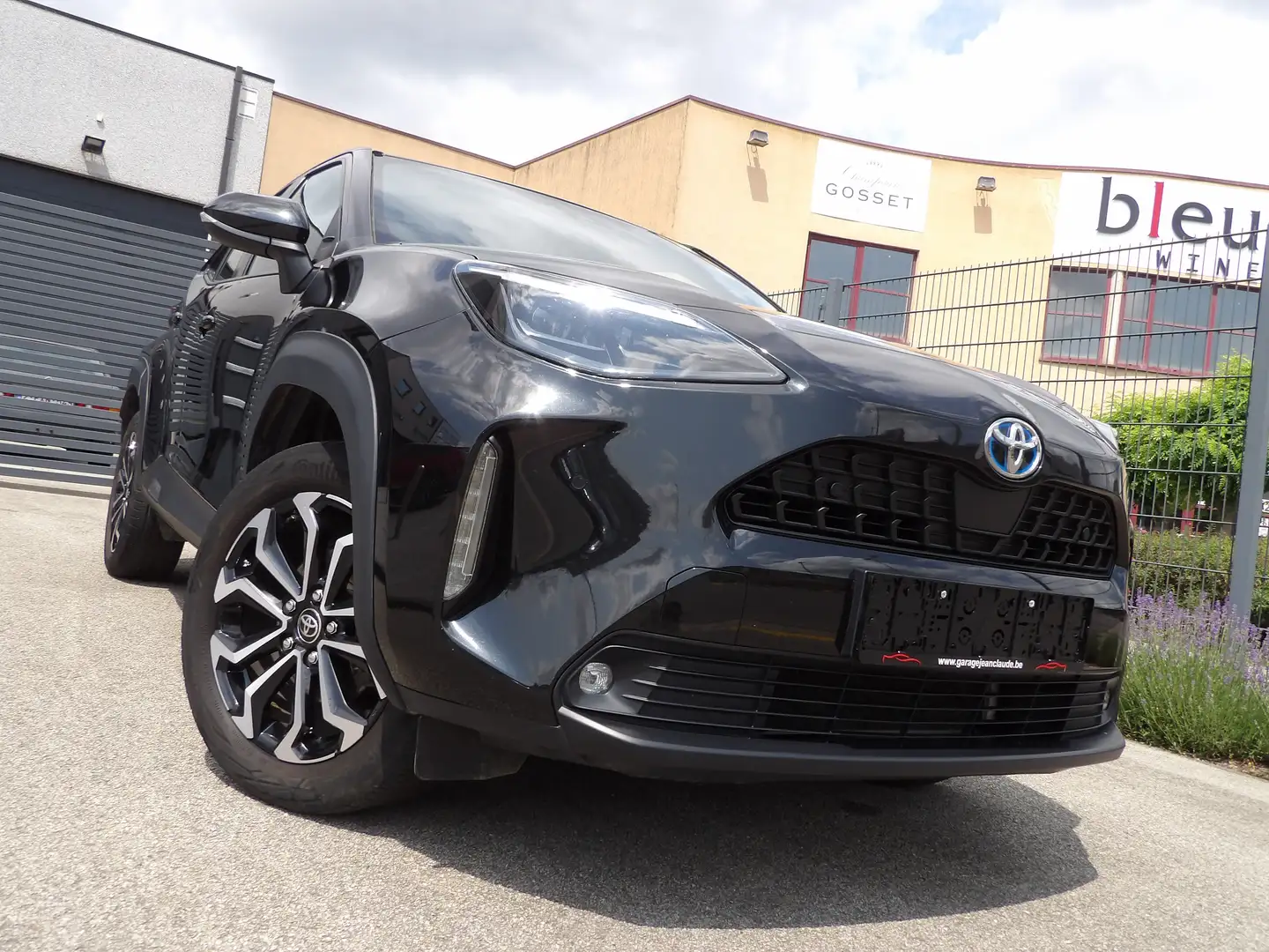 Toyota Yaris Cross Hybrid 1.5i VVT-i Dynamic Plus E-CVT Noir - 1
