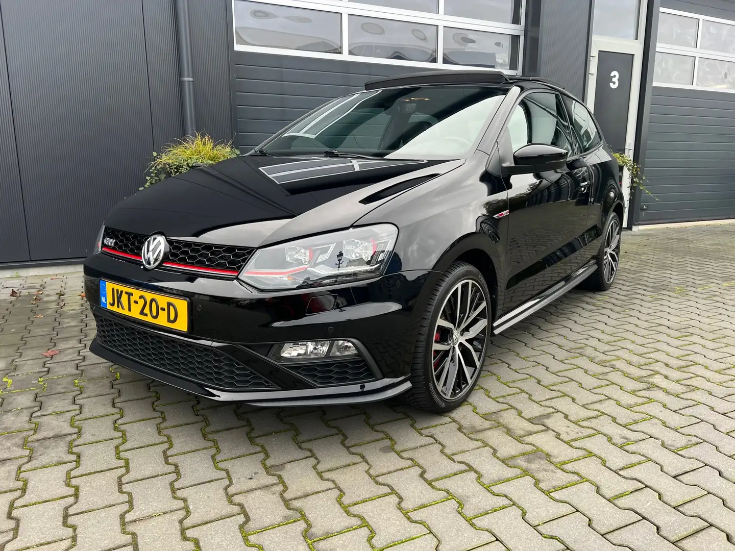 Volkswagen Polo GTI 1.8 TSI DSG Zwart - 1
