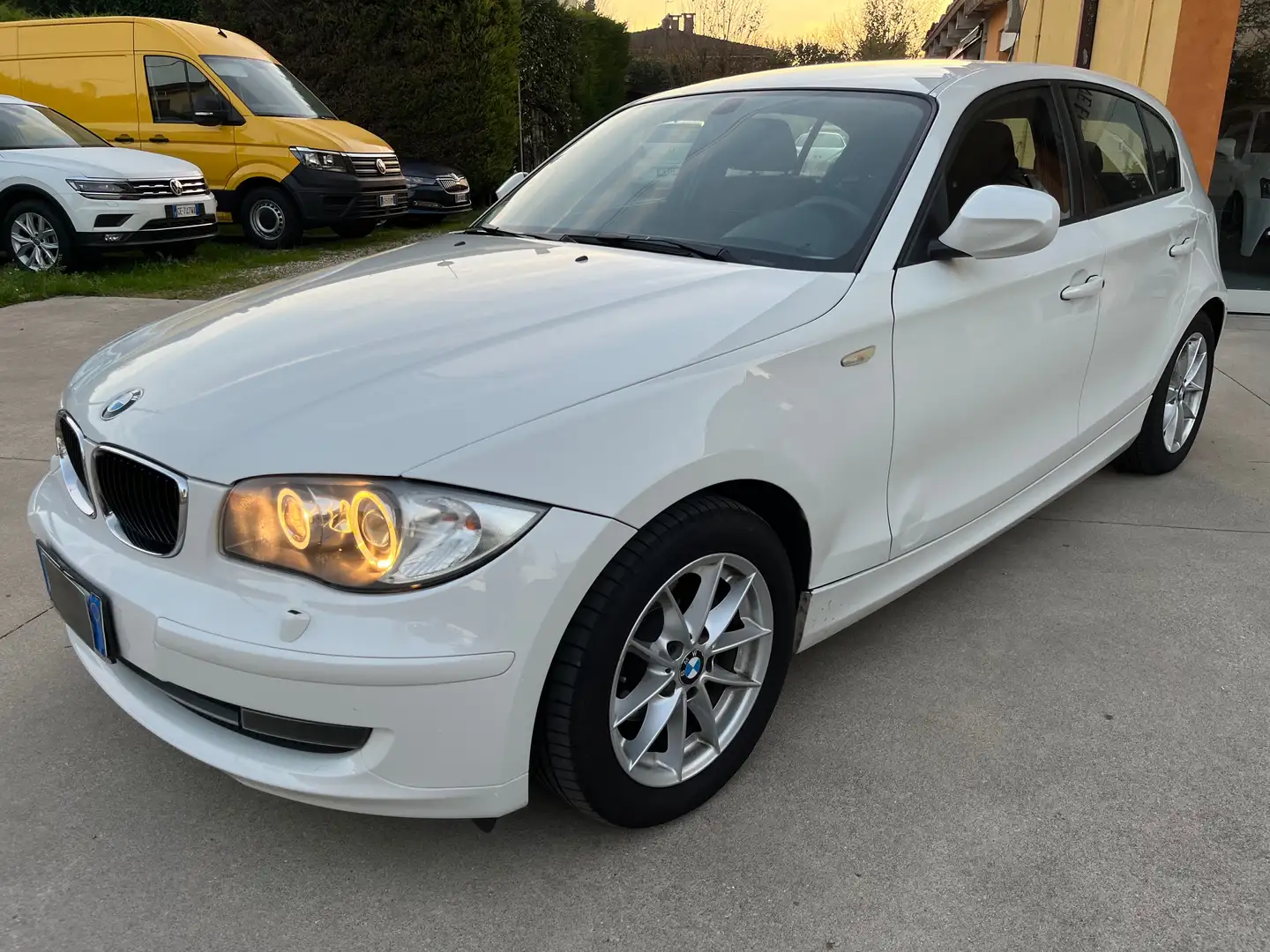 BMW 116 Serie 1 116d 5p 2.0 Attiva 116cv NEOPATENTATI! Wit - 1