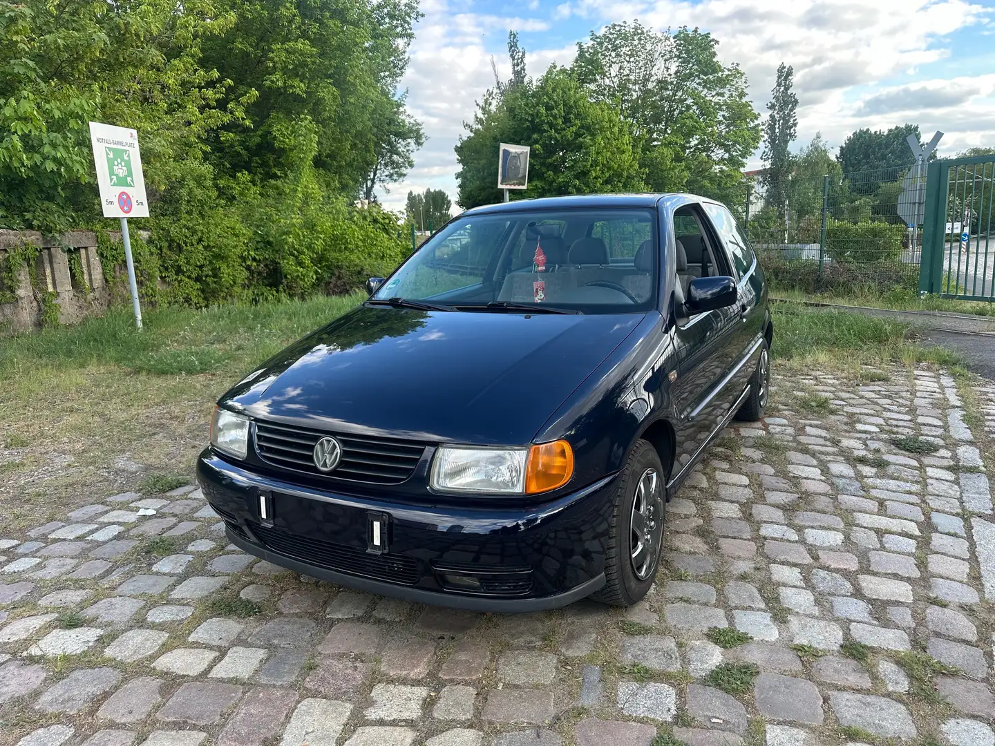 Volkswagen Polo 75 Servo Highline Modrá - 2