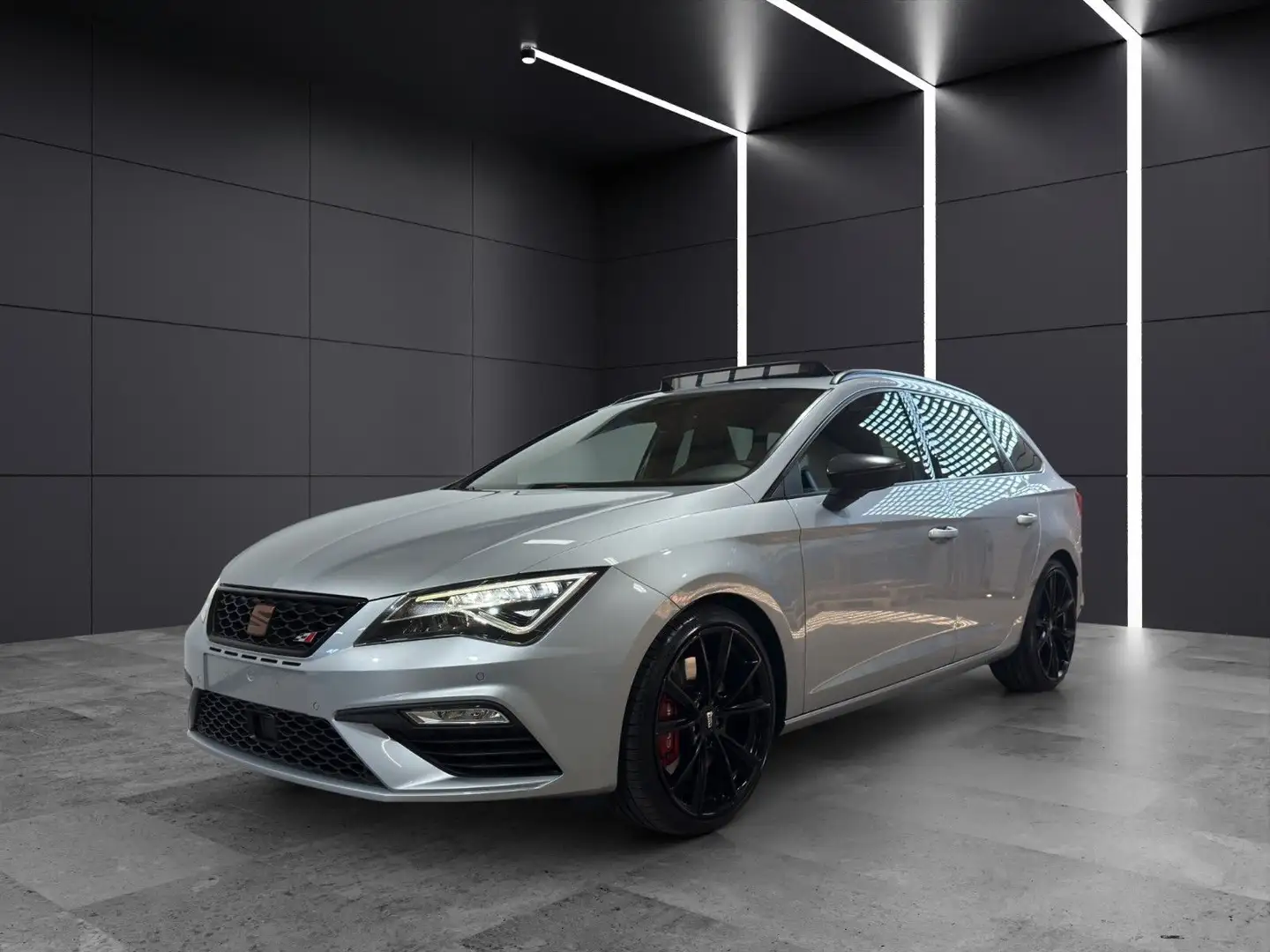SEAT Leon ST Cupra 300*Pano*Schale*Kamera*ACC*DCC*MAM Plateado - 1