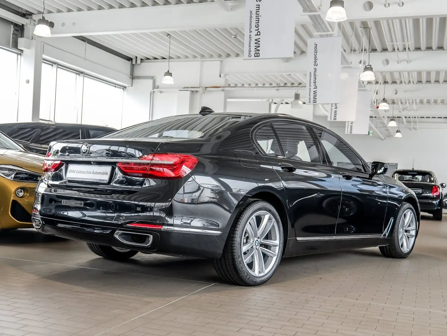BMW 740 i HeadUp Laser Glasdach Soft-Cl. Integrallenk. Czarny - 2