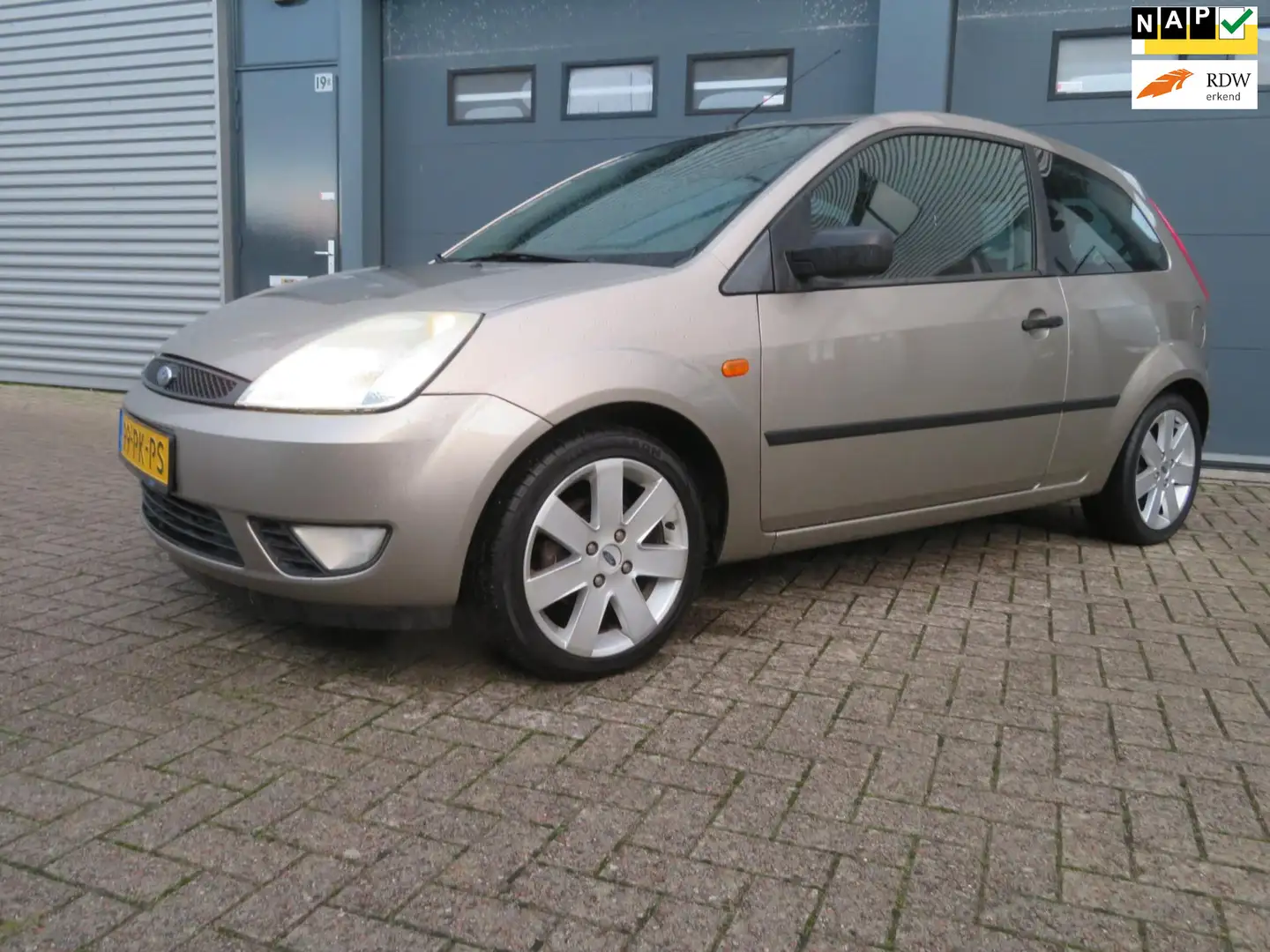 Ford Fiesta 1.3 Futura airco 108138 km nap Grau - 1