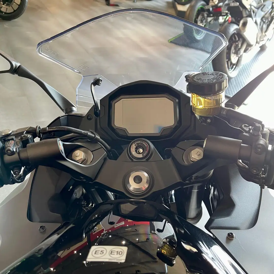 Kawasaki Ninja 1000SX - 2