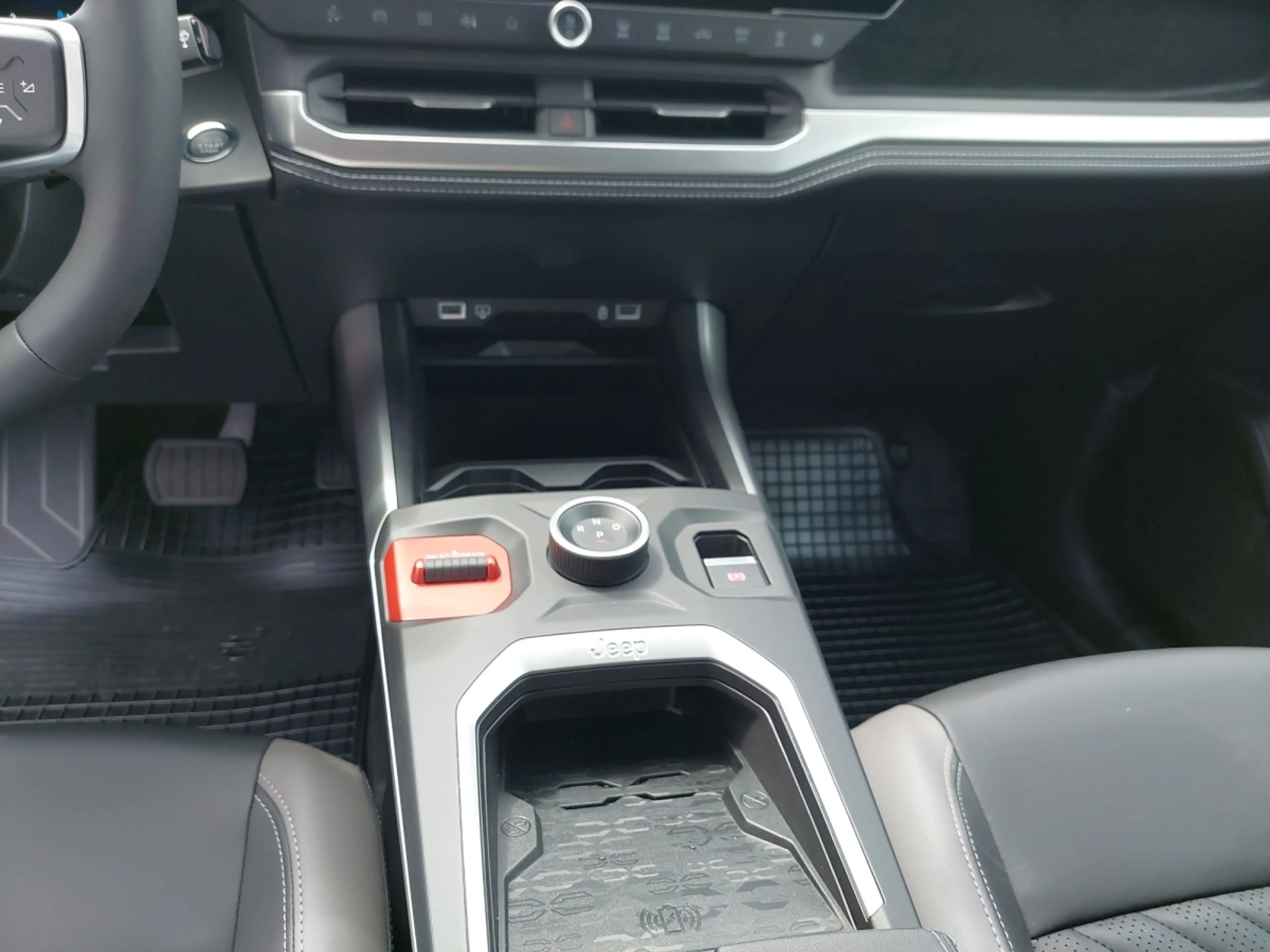 Jeep Compass Plug-In Hybrid First Edition — photo 8