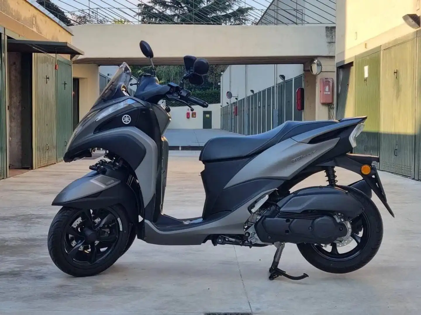 Yamaha TriCity 125 Grigio - 1