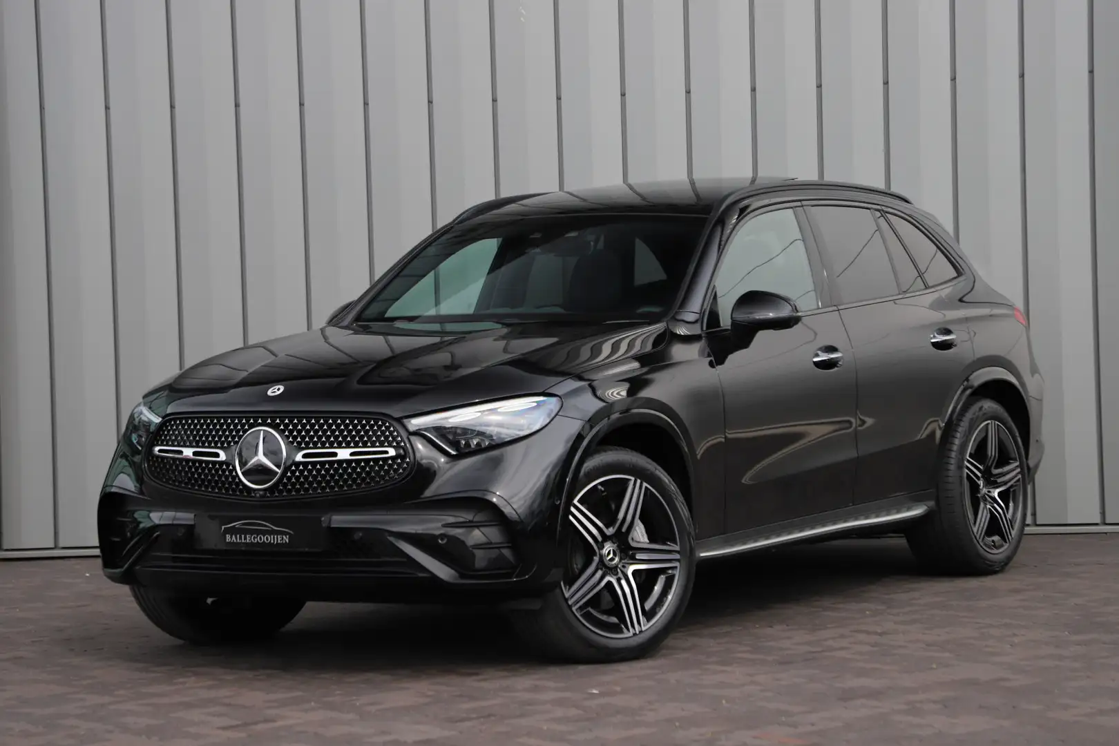 Mercedes-Benz GLC 300 AMG 4-Matic | 258PK | Luchtvering | Achterasbestur Zwart - 1