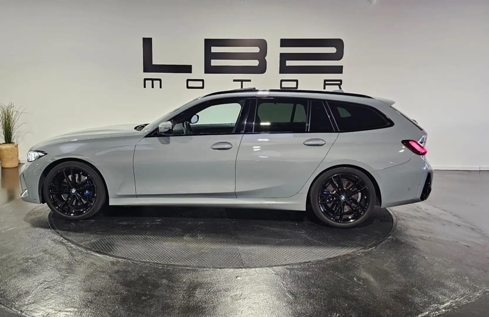 BMW 330 330iA xDrive Touring Gris - 2