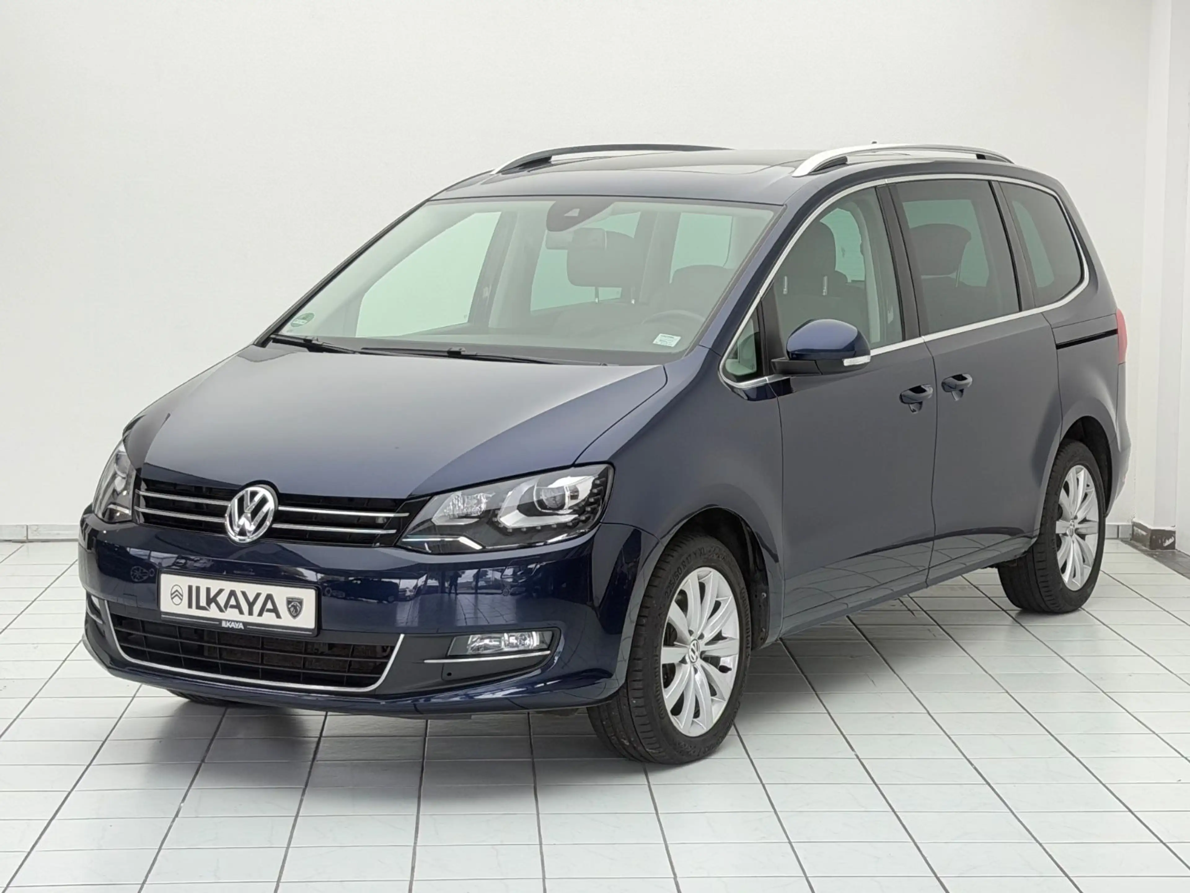 Volkswagen Sharan Highline BMT *AHK*Automatik*Panorama* — photo 2